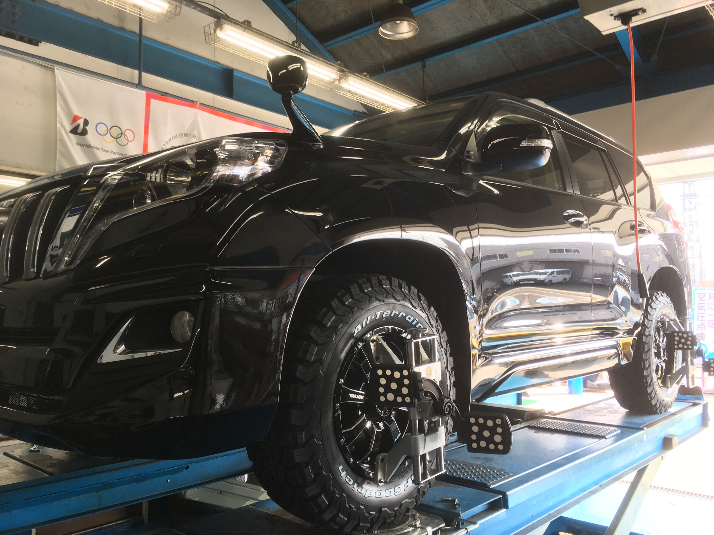 150プラド アライメント カスタマイズ日記 コクピット 相模原 車のカスタマイズにかかわるスタッフより