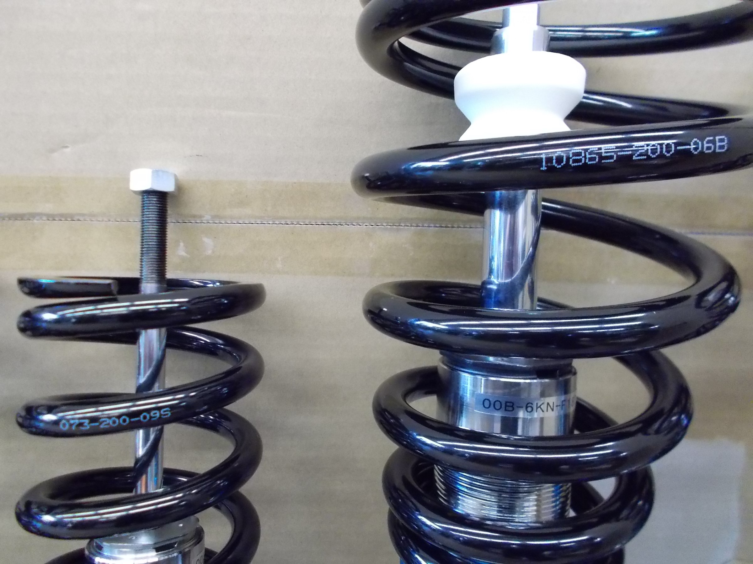 ウィッシュ クスコ製の車高調「ストリートZERO」装着