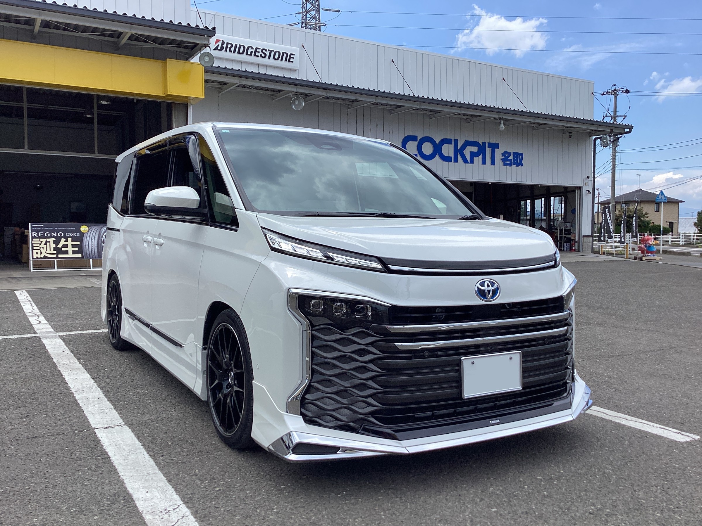 LARGUS ONLINE SHOP / トヨタ ヴォクシー MZRA90W 2WD SpecS 車