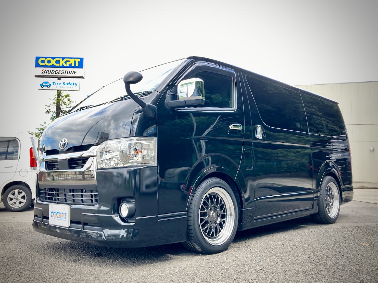 先行予約】トミカ TOYO TIRES トヨタ ハイエース【8月～9月頃