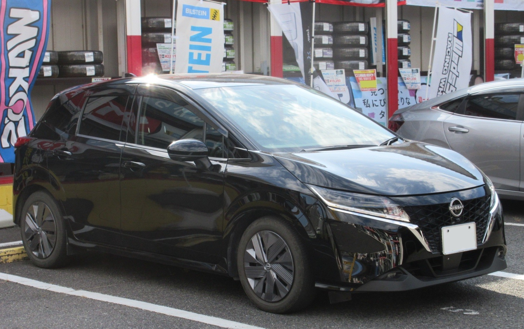 純正ホイールカバーからアルミホイールへカスタマイズ | 日産
