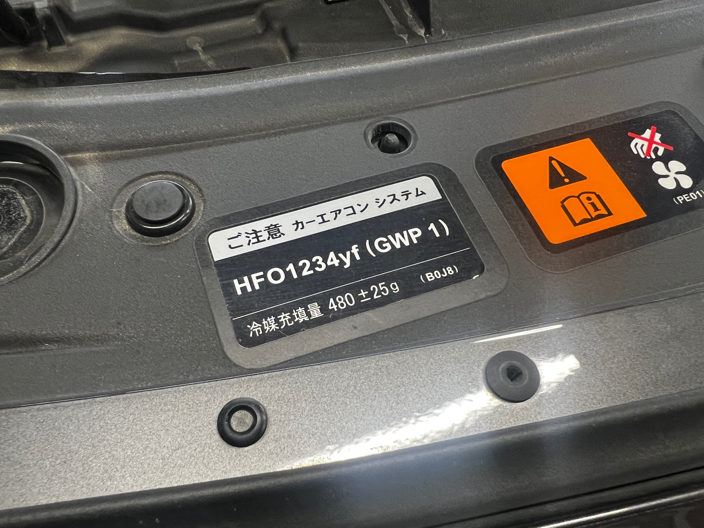 猛“残暑” 対策にいかが！？ MAZDA3ファストバック エアコン添加剤