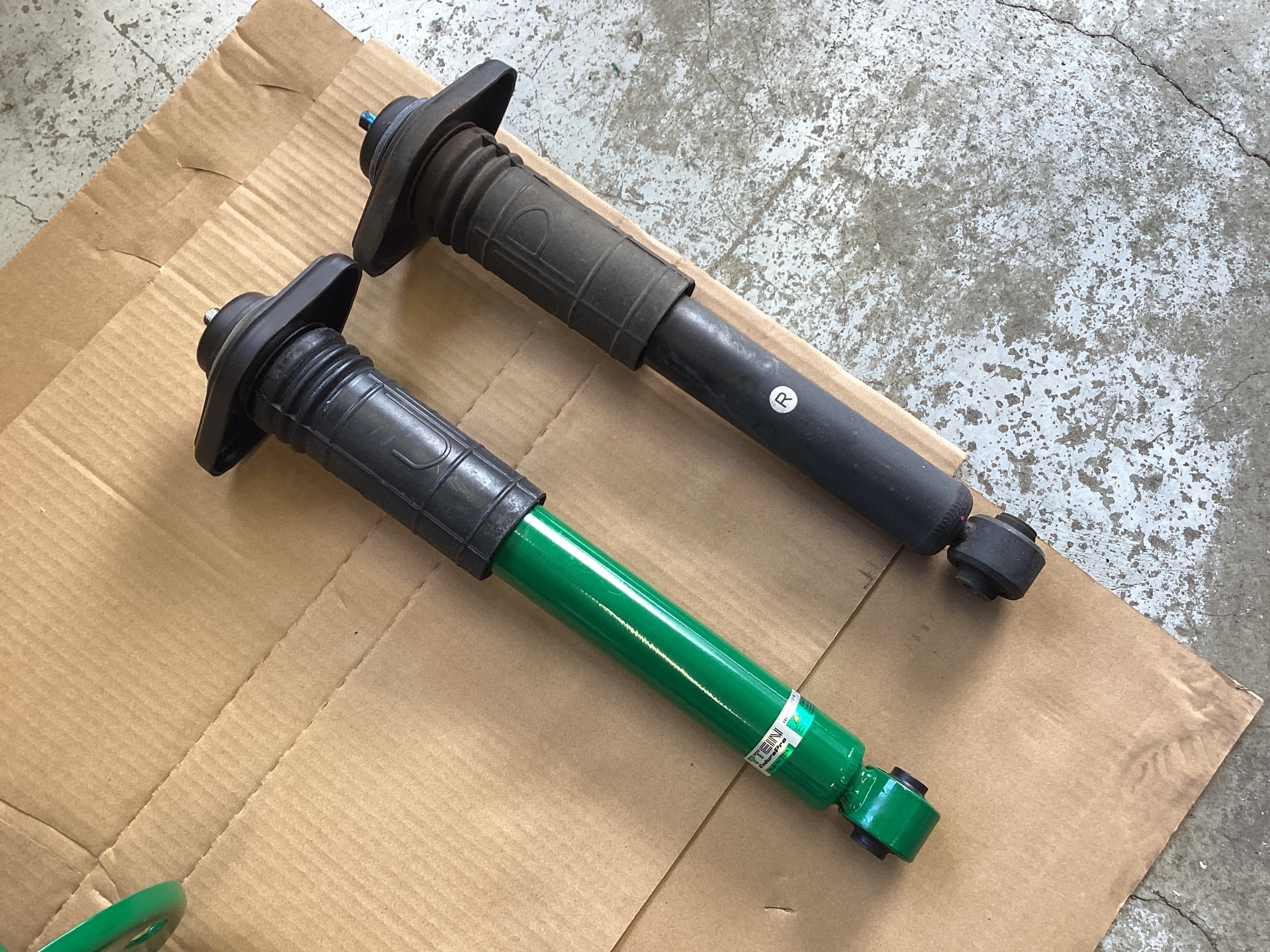 エルグランド PE52 ショックアブソーバー交換します！ | 日産