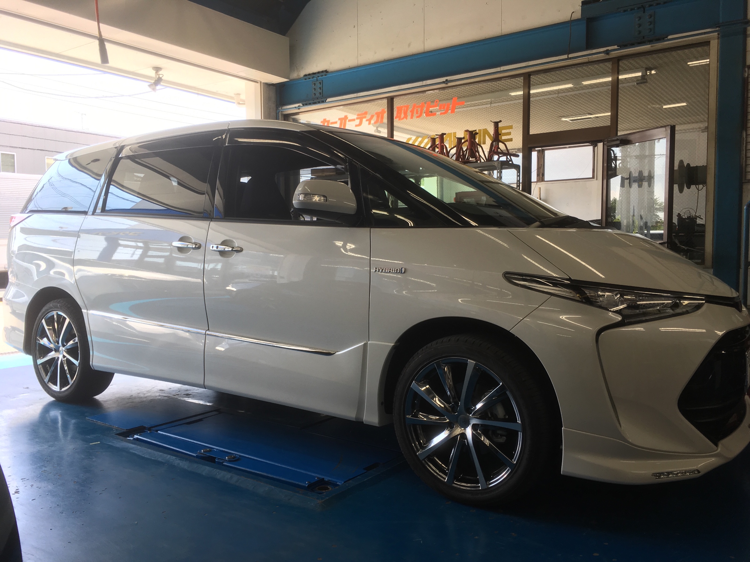 Ahrエスティマ 車高調 トヨタ エスティマハイブリッド カスタマイズ日記 コクピット 相模原 車のカスタマイズにかかわるスタッフより