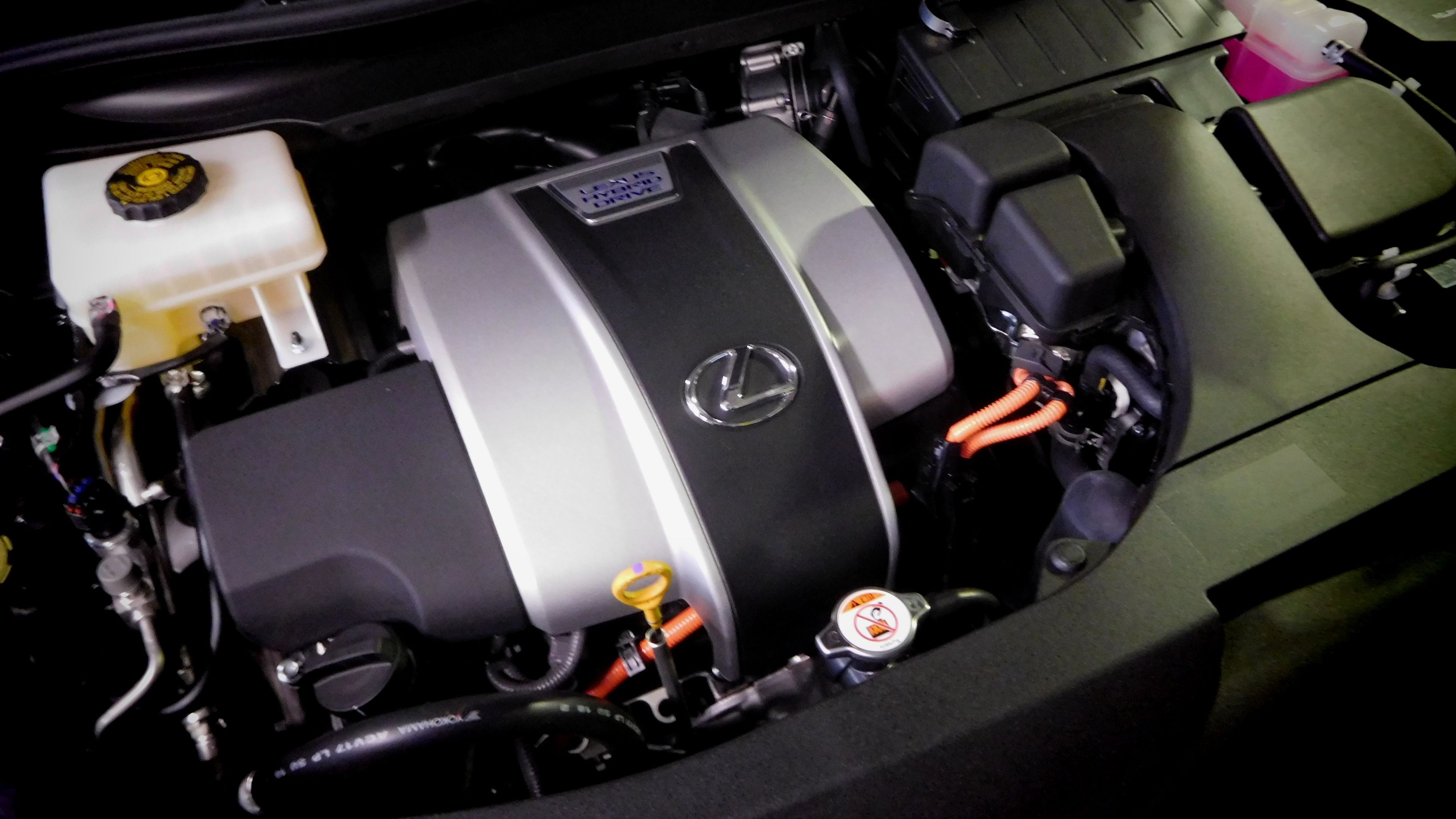 POWER CLUSTER（パワークラスター）で エンジンオイル交換作業 ／ LEXUS RX450h GYL25 | レクサス RX メンテナンス（ オイル・バッテリー他） メンテナンス（オイル・バッテリー他） > エンジンオイル交換 | Feel Book | スタイルコクピット フィール |  車のカスタマイズに ...