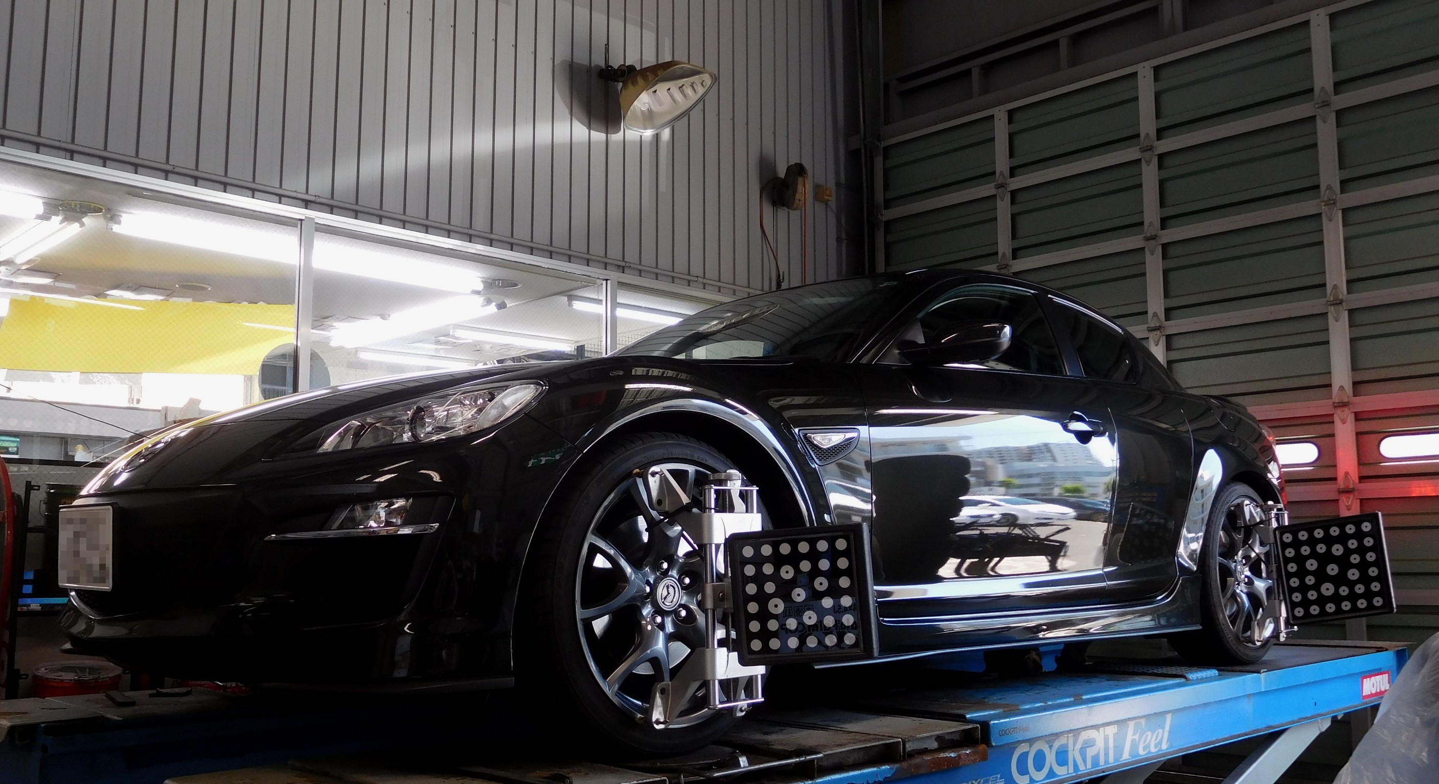 マツダ Rx 8 Se3p のサスペンション交換 4輪アライメント調整作業 Tein テイン Flex Z マツダ Rx 8 足まわり サスペンション ブレーキ ホイール 4輪トータルアライメント測定 調整 Feel Book スタイルコクピット フィール 車のカスタマイズに