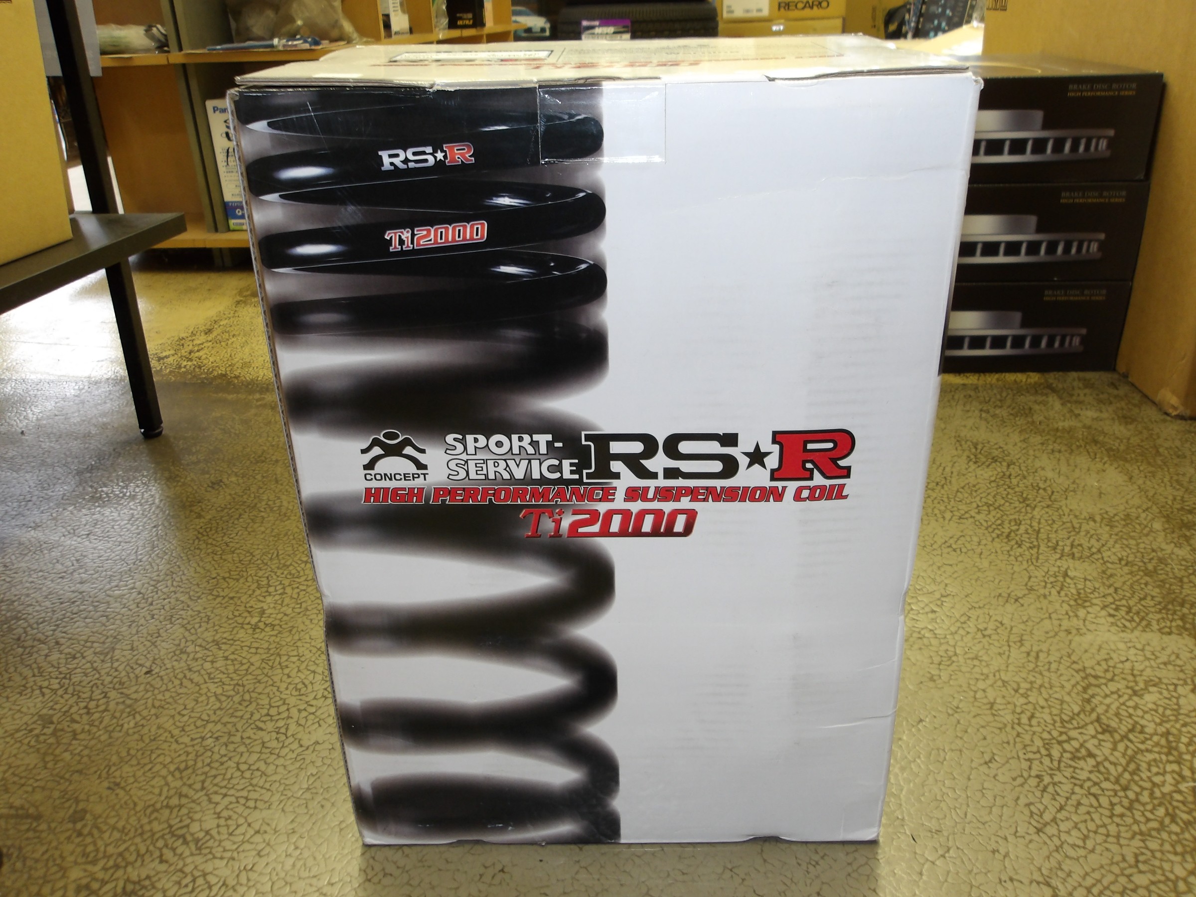 クラウン スポーツ（AZSH37W）RS-R製ローダウンスプリング「Ti2000