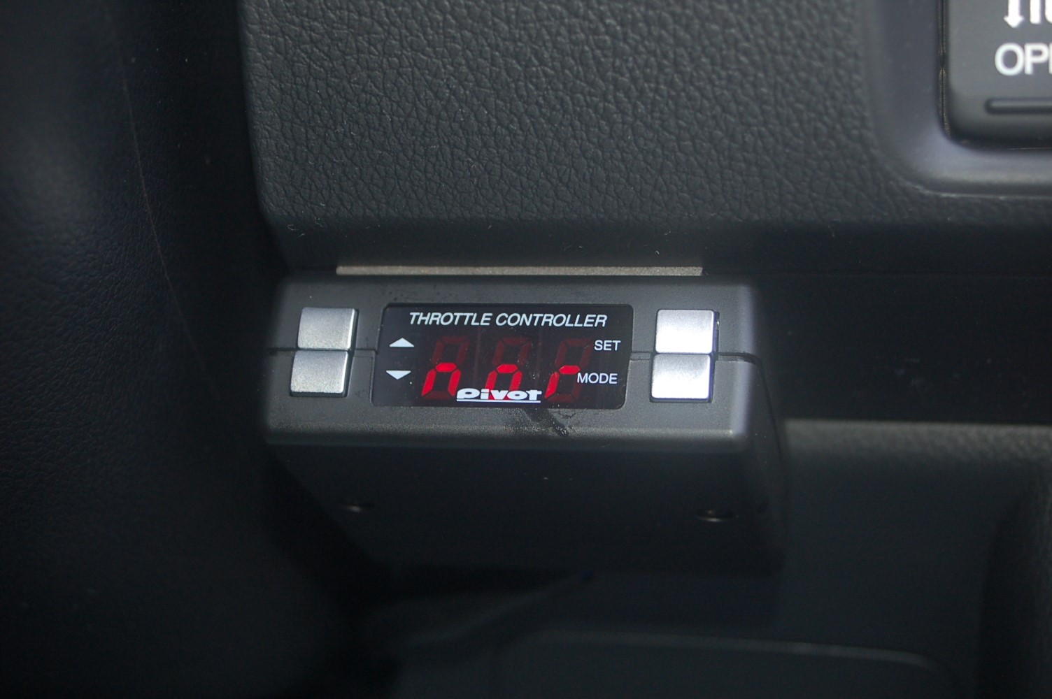 PIVOT スロットルコントローラー取り付け | STAFF日記 | コクピット