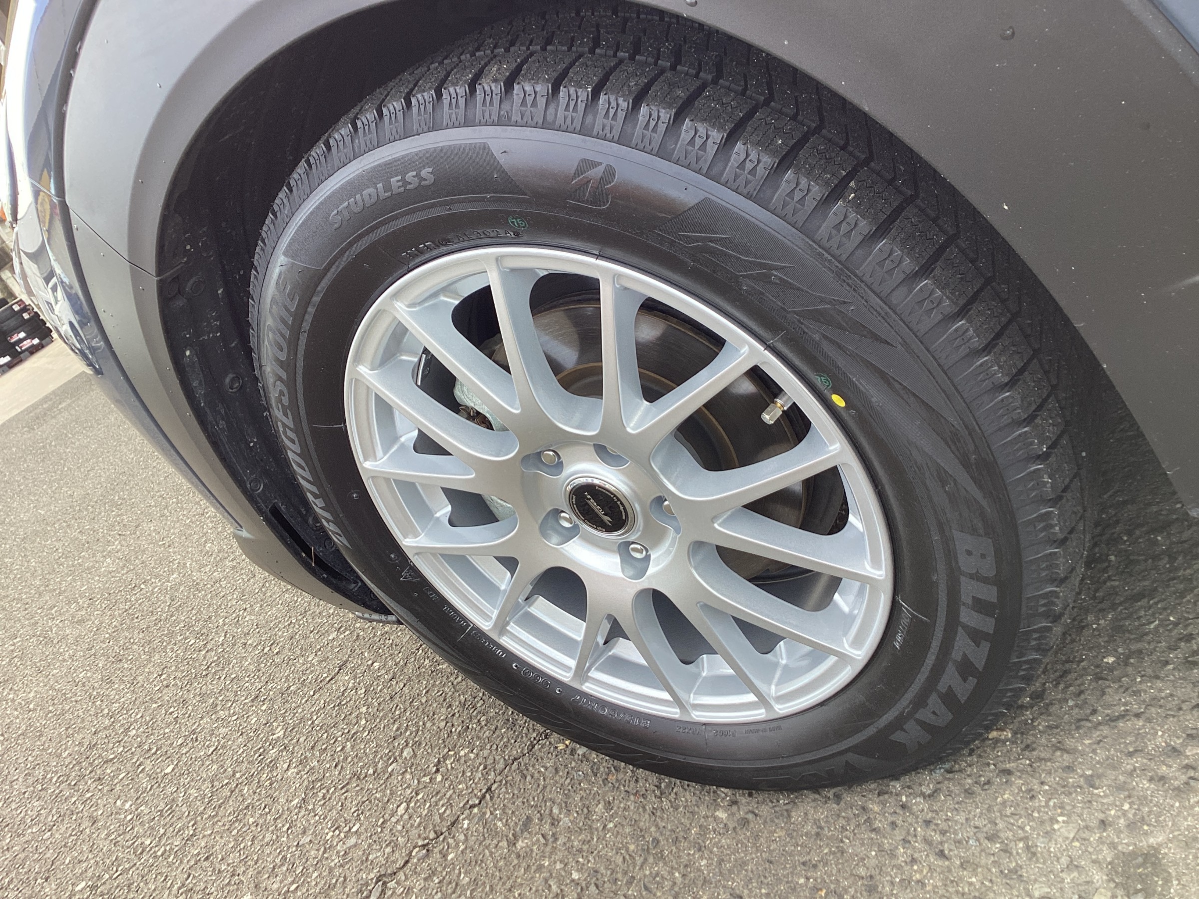 コードネーム黄昏スタッドレスタイヤ① Amazon.co.jp: ブリヂストン(BRIDGESTONE) スタッドレスタイヤ BLIZZAK