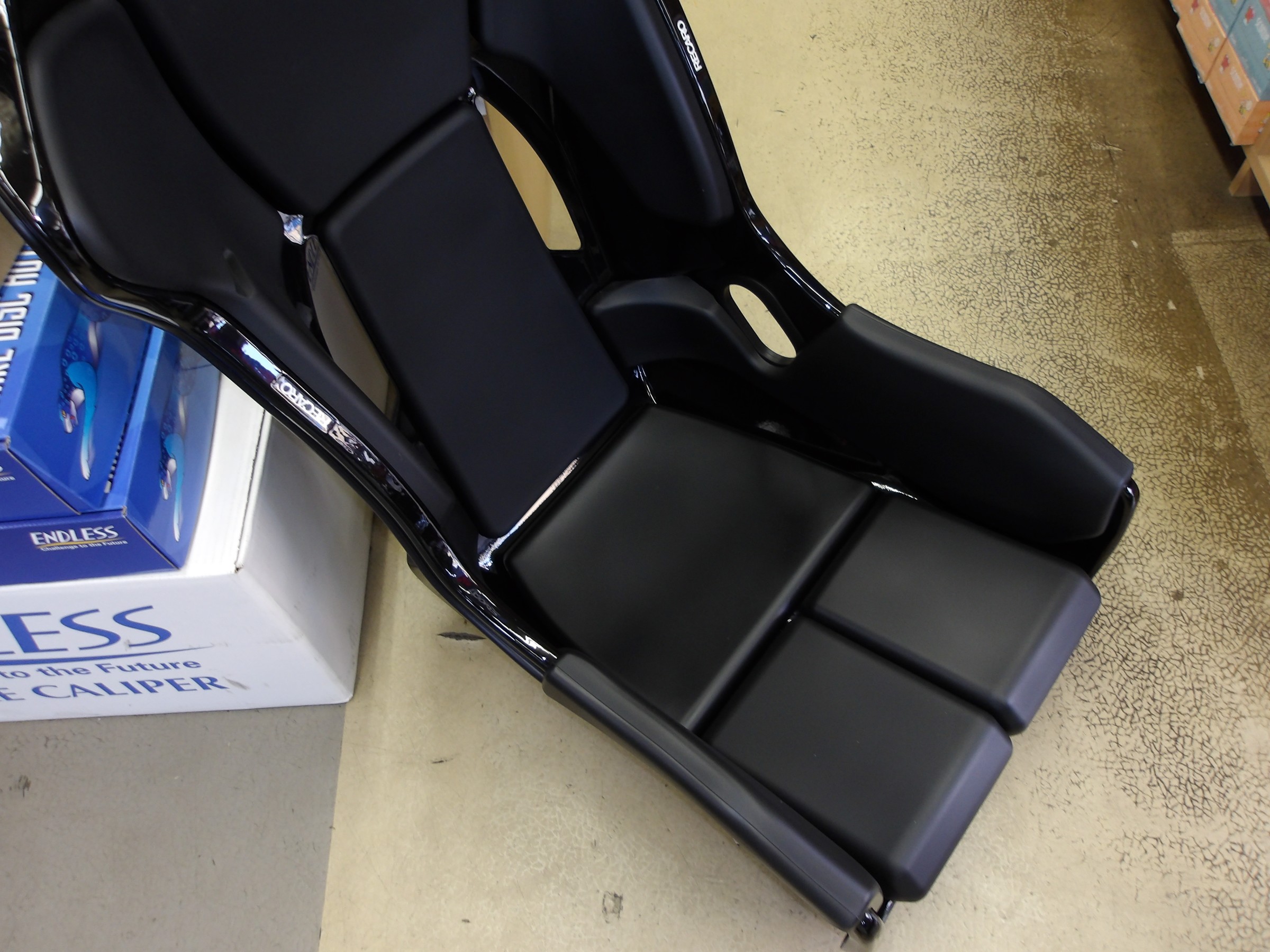 GR86（ZN8：カップカー）レカロ製モータースポーツシェル「プロ