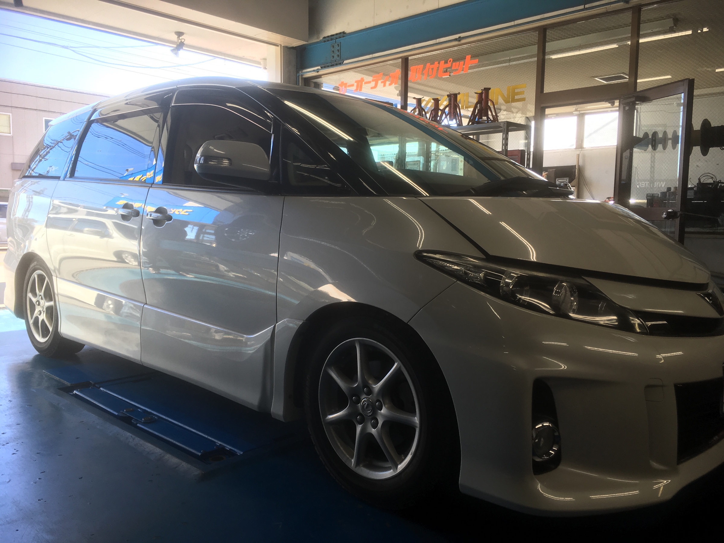 50エスティマに車高調取り付け カスタマイズ日記 コクピット 相模原 車のカスタマイズにかかわるスタッフより