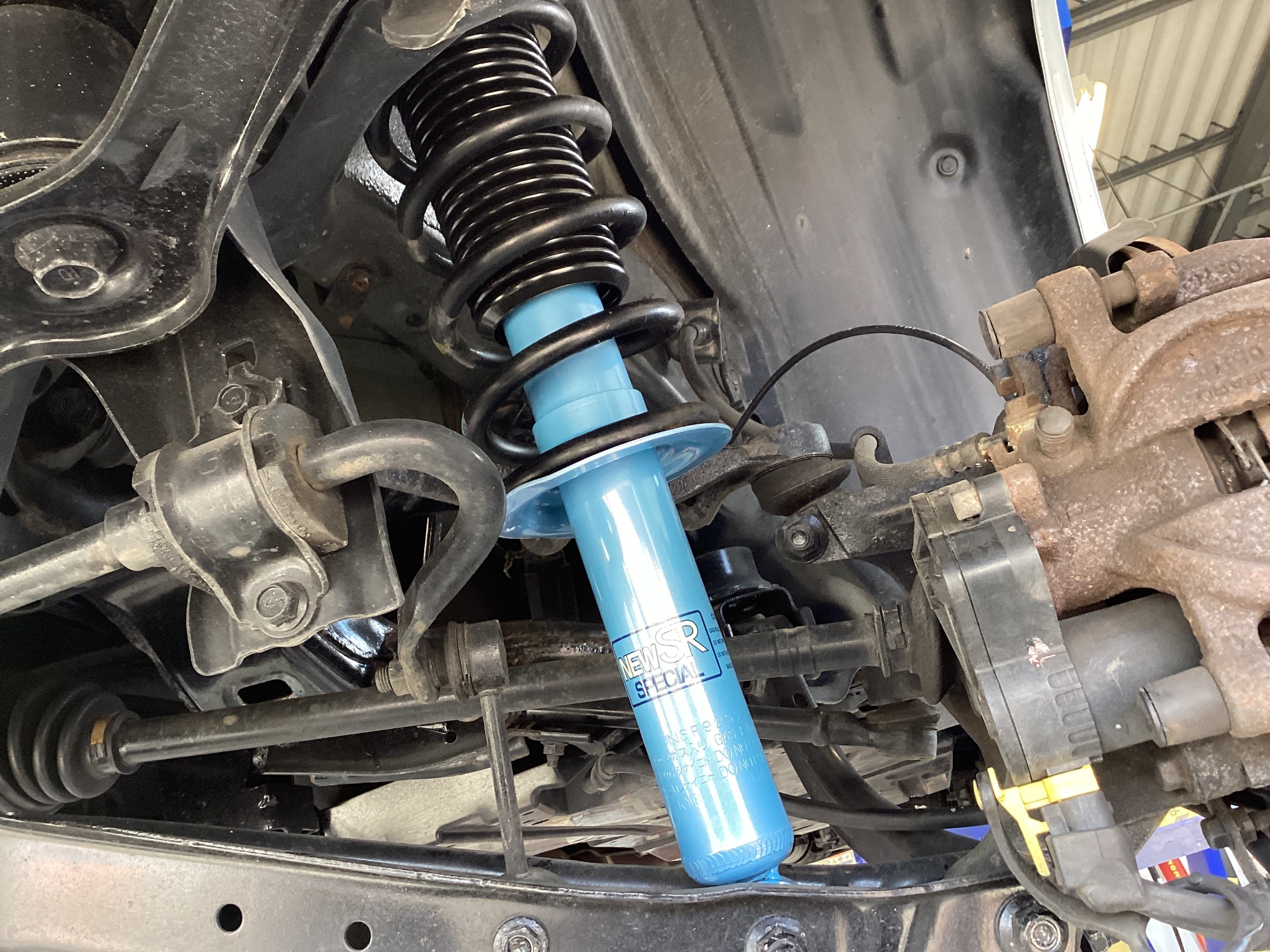 レガシィアウトバック BS9 ショックアブソーバー交換します！ | スバル