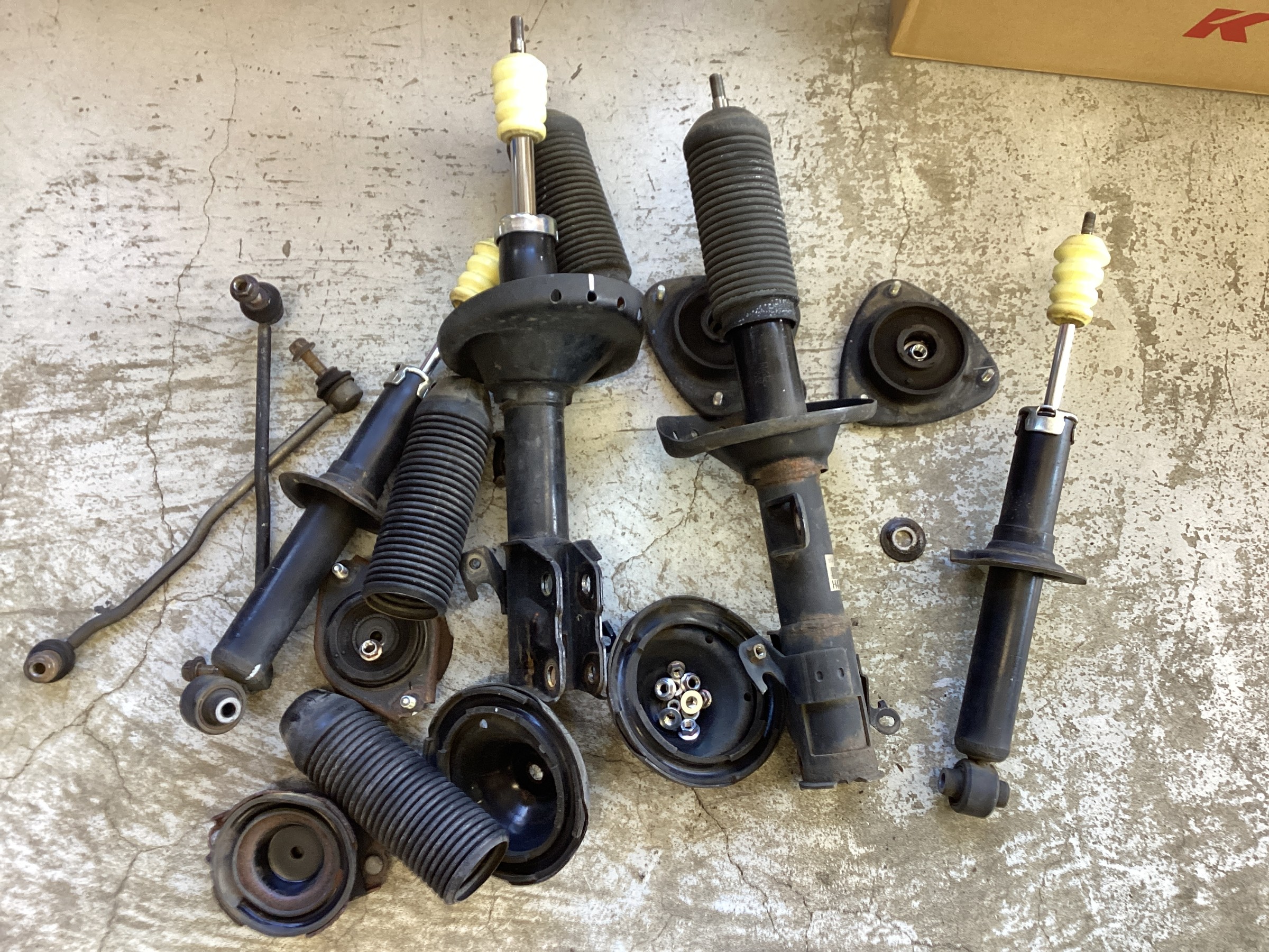 レガシィアウトバック BS9 ショックアブソーバー交換します！ | スバル