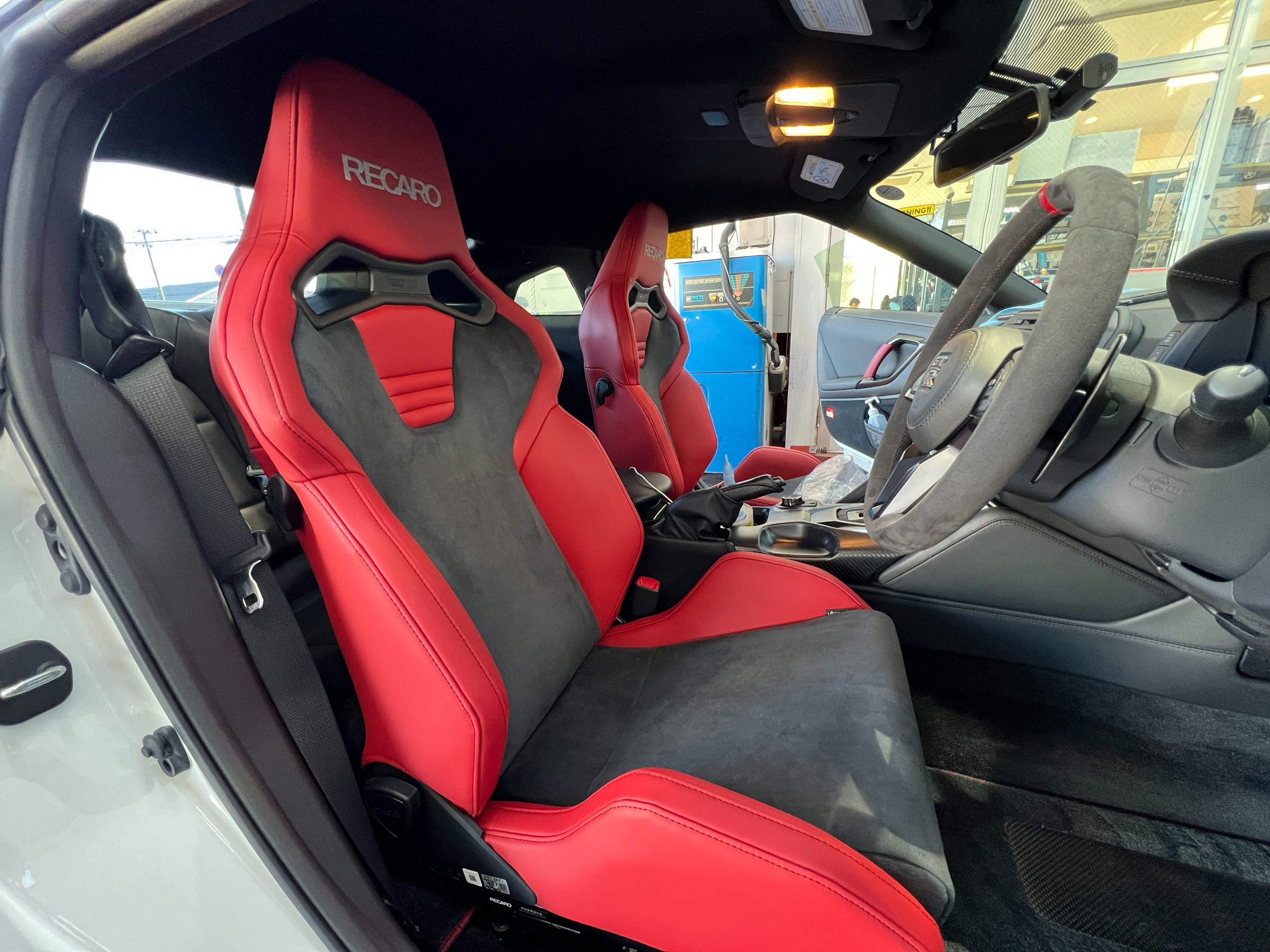 RECARO（レカロシート） NISSAN GT-R R35 に RECARO（レカロ