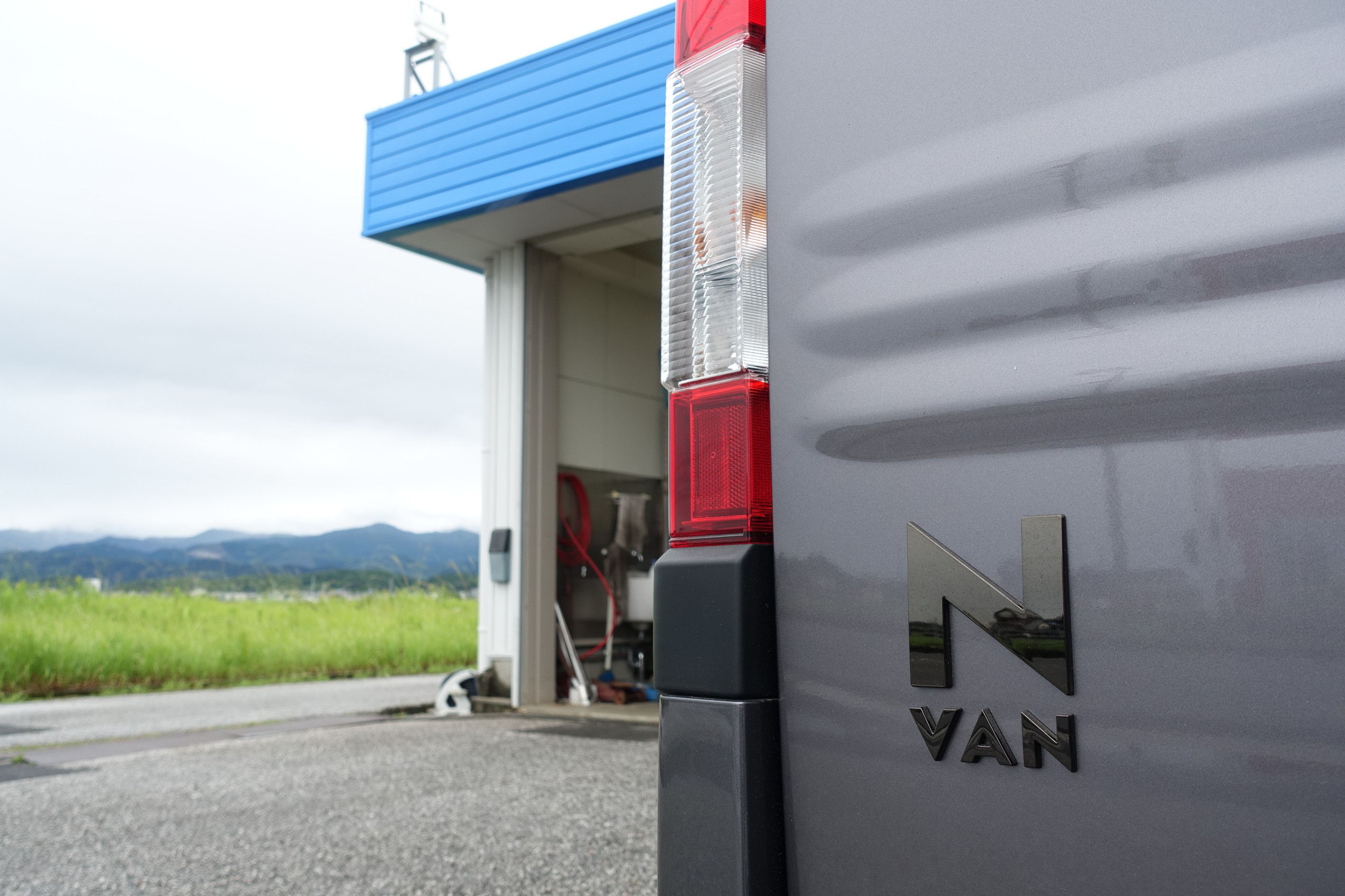 大好きな“バン”にカッコ良い見た目と快適性を求めて2つの厳選パーツを