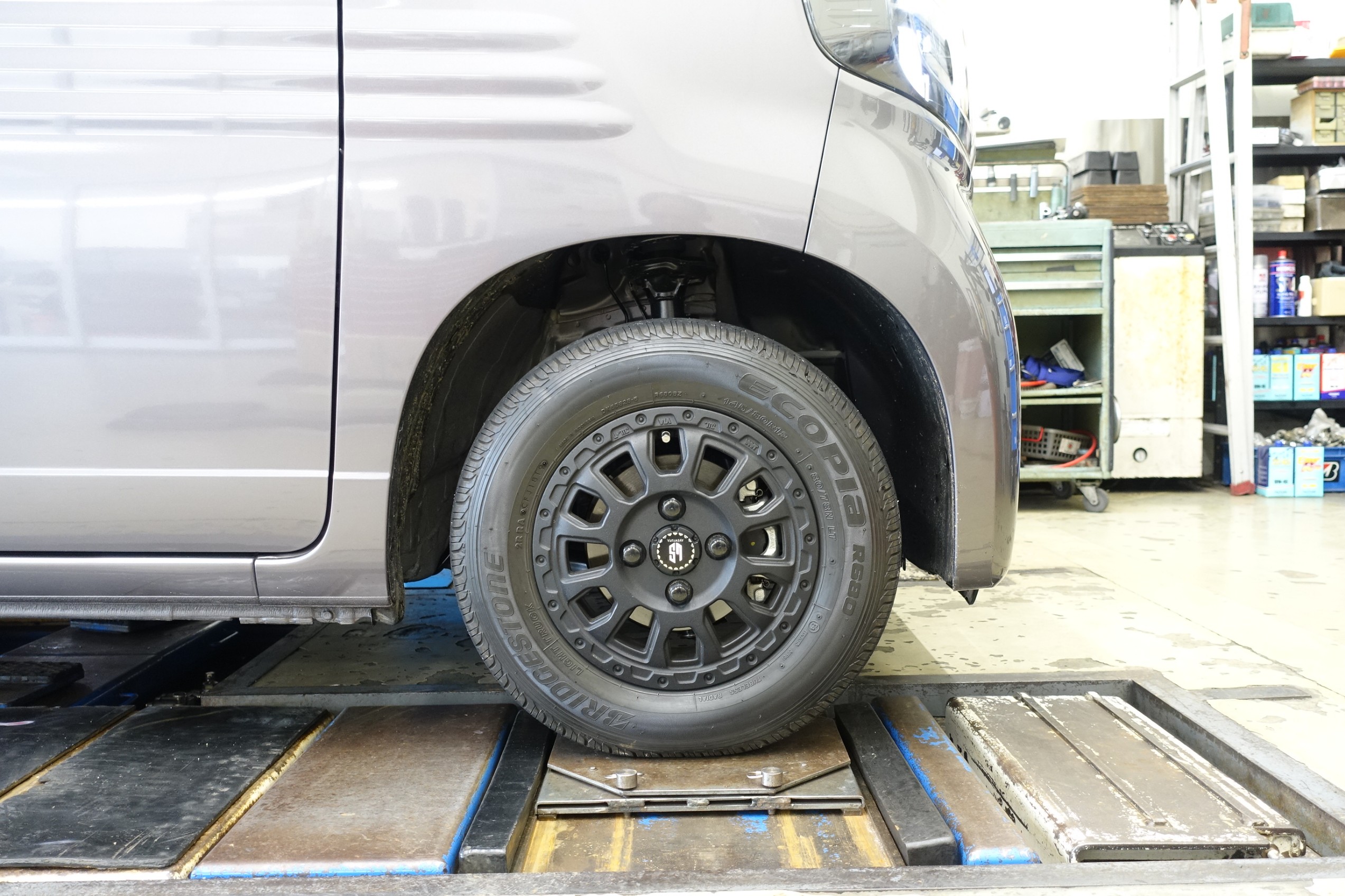 大好きな“バン”にカッコ良い見た目と快適性を求めて2つの厳選パーツを