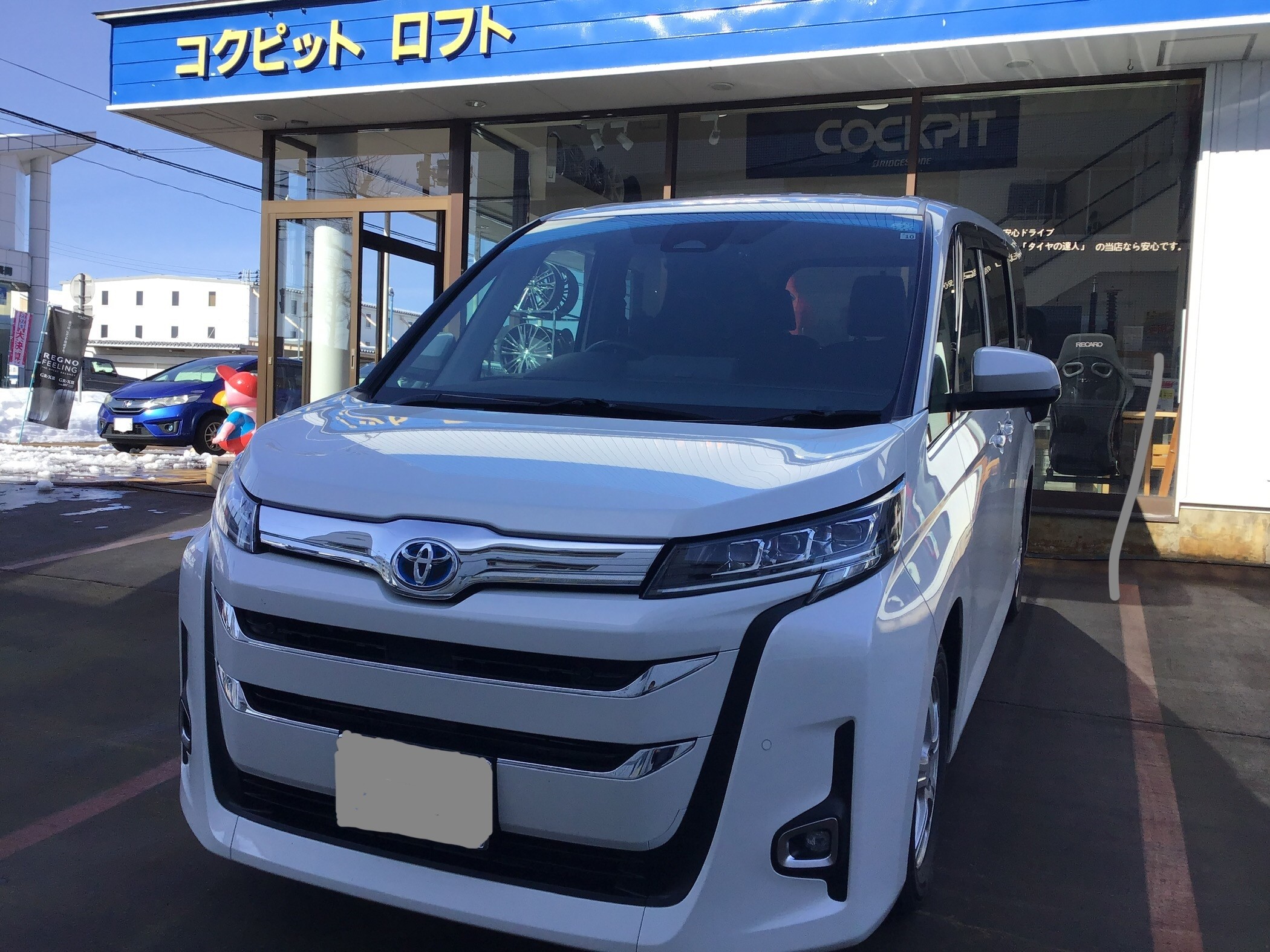 NOAH（ZWR90） RECARO SR-C 取付 | スタッフ日記 | コクピット