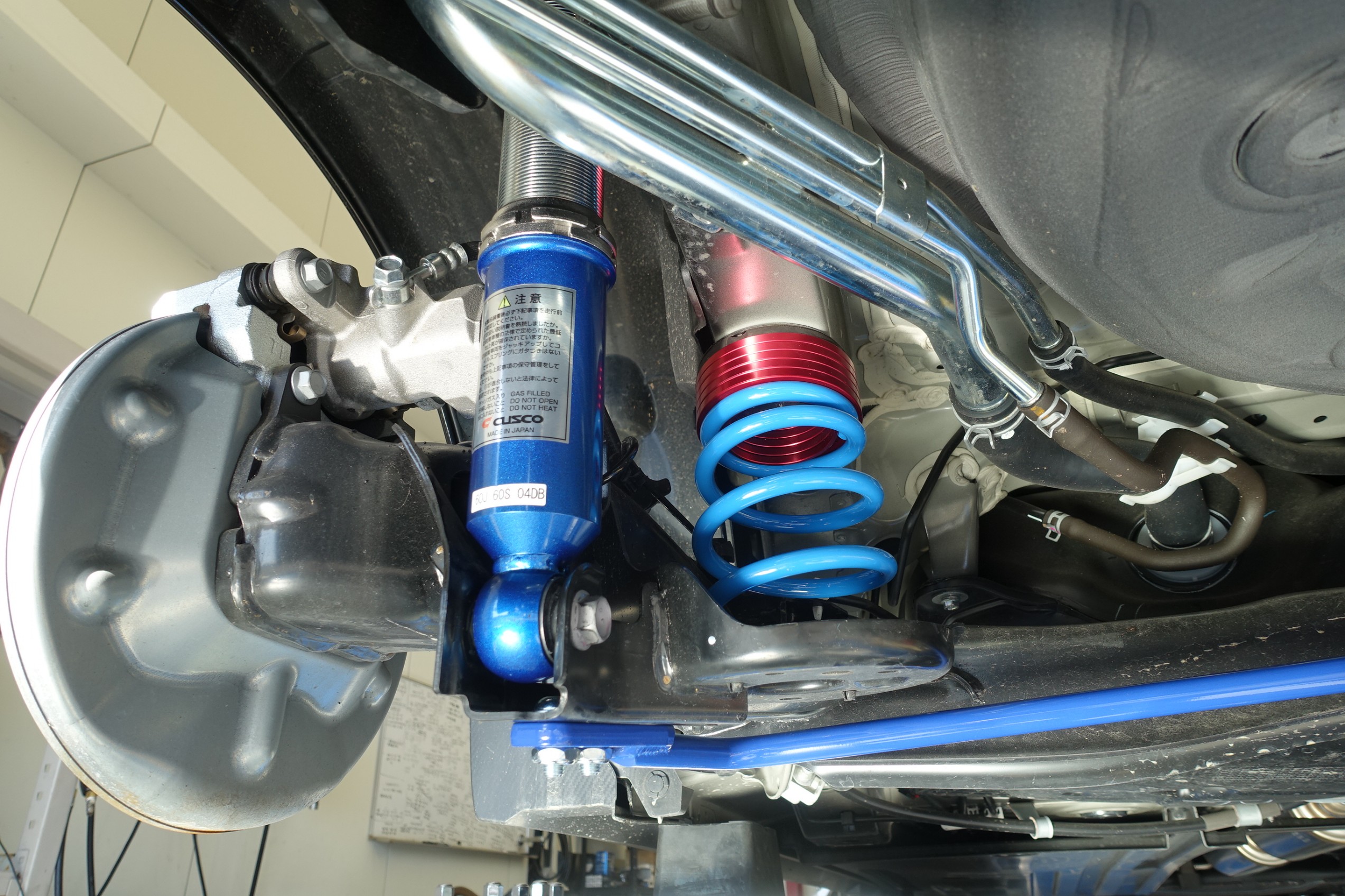 通勤からサーキットまでカバーする“欲張り車高調”はこれだ！スズキ