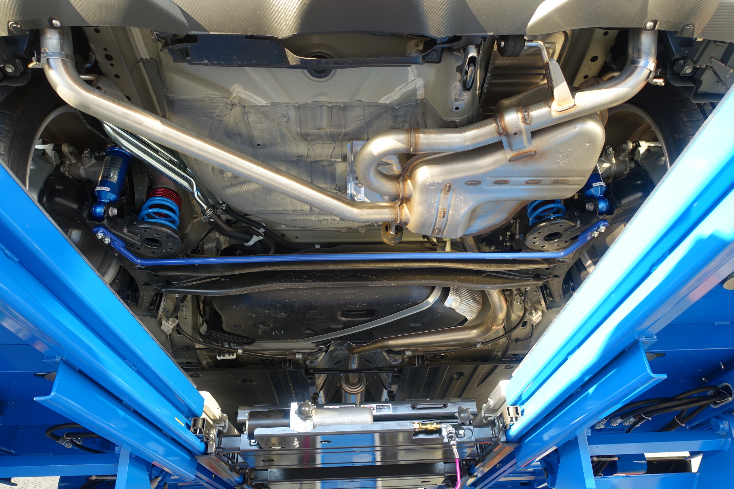 通勤からサーキットまでカバーする“欲張り車高調”はこれだ！スズキ