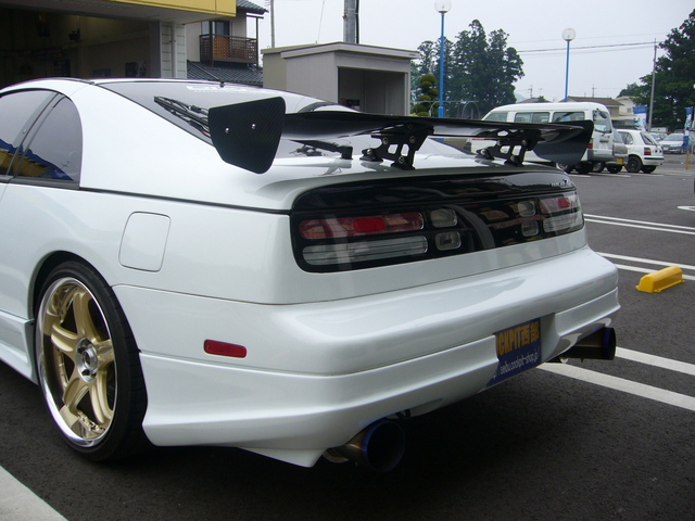 駐車場で一番目立っているZ32 バージョン2 | オーナーズカー