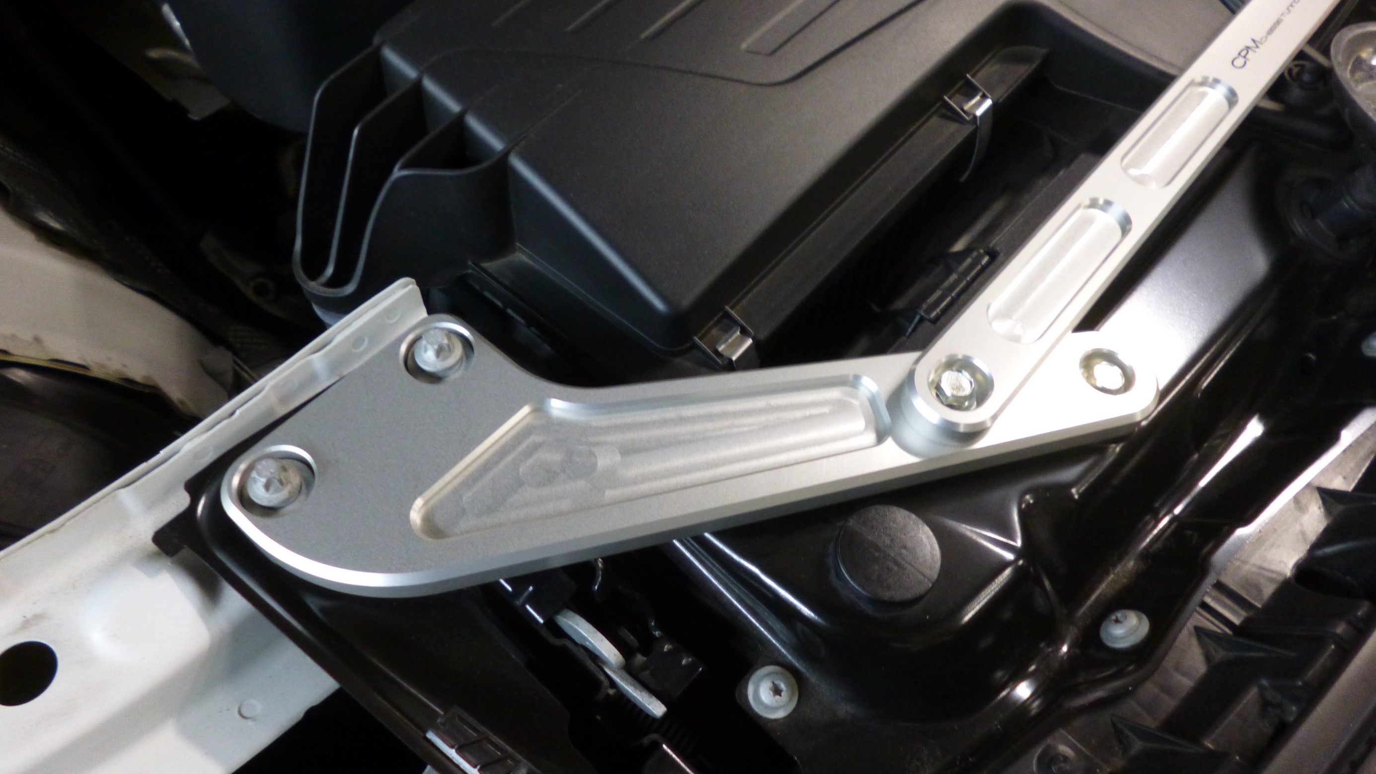 cpm の新商品 F型 BMW用 Front End Brace（フロント エンド