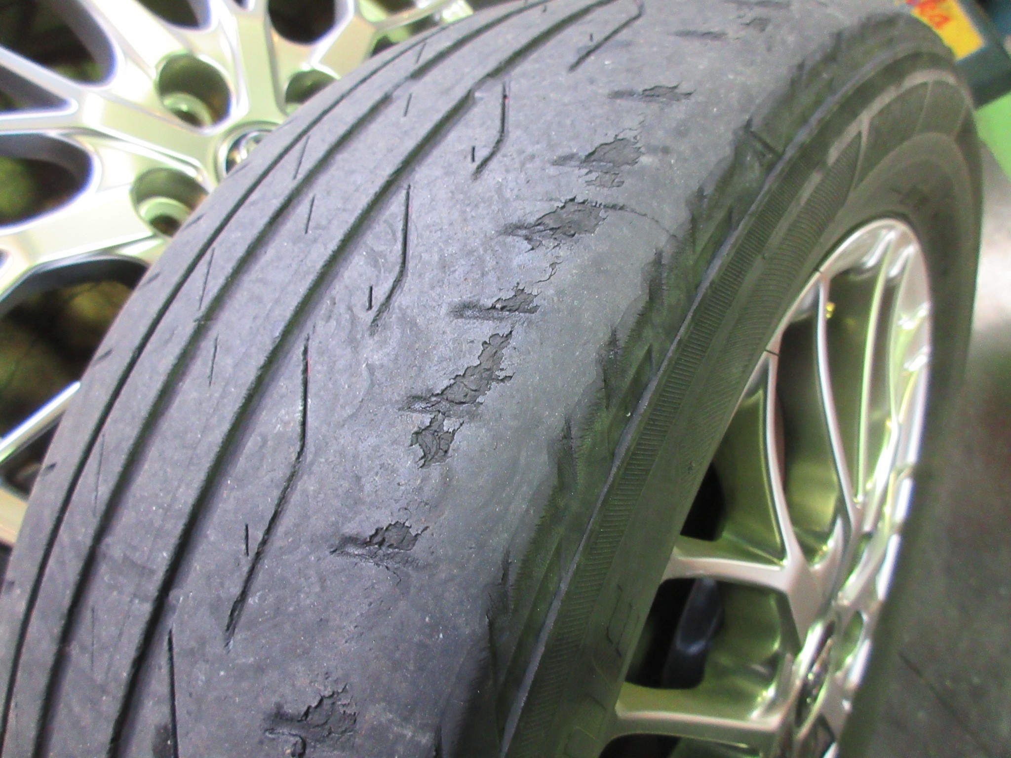 車検で消耗品を交換 | トヨタ ヴォクシー ハイブリッド その他 > 車検