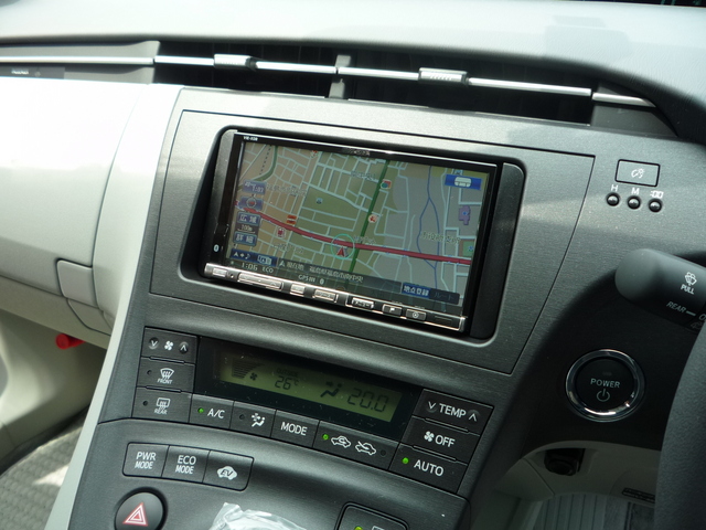 プリウス 社用車だけど凝ってます オーナーズカーインデックス カスタマイズカー紹介 コクピット 西部 お客さまの車 高調 ドレスアップ カスタマイズなど加工取付事例車両の紹介