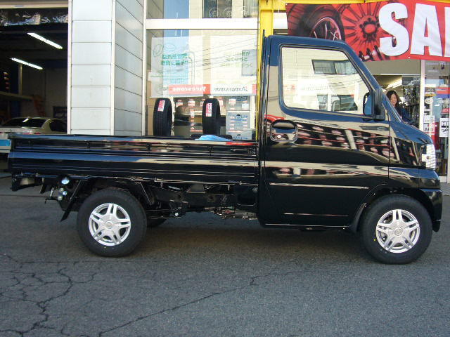 オトコの黒 三菱ミニキャブ トラック オーナーズカーインデックス カスタマイズカー紹介 コクピット モリオカ お客さまの車高調 ドレスアップ カスタマイズなど加工取付事例車両の紹介