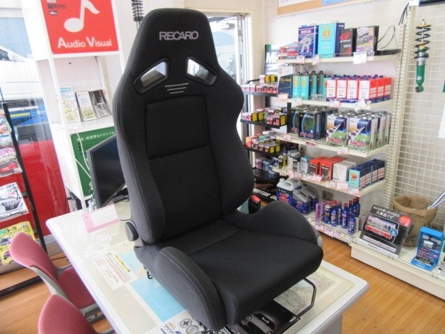 G Sノアの専用シートを 惜しみなくrecaroに交換 トヨタ ノア 店長アサコのブログ コクピット 55 車 のカスタマイズにかかわるスタッフより