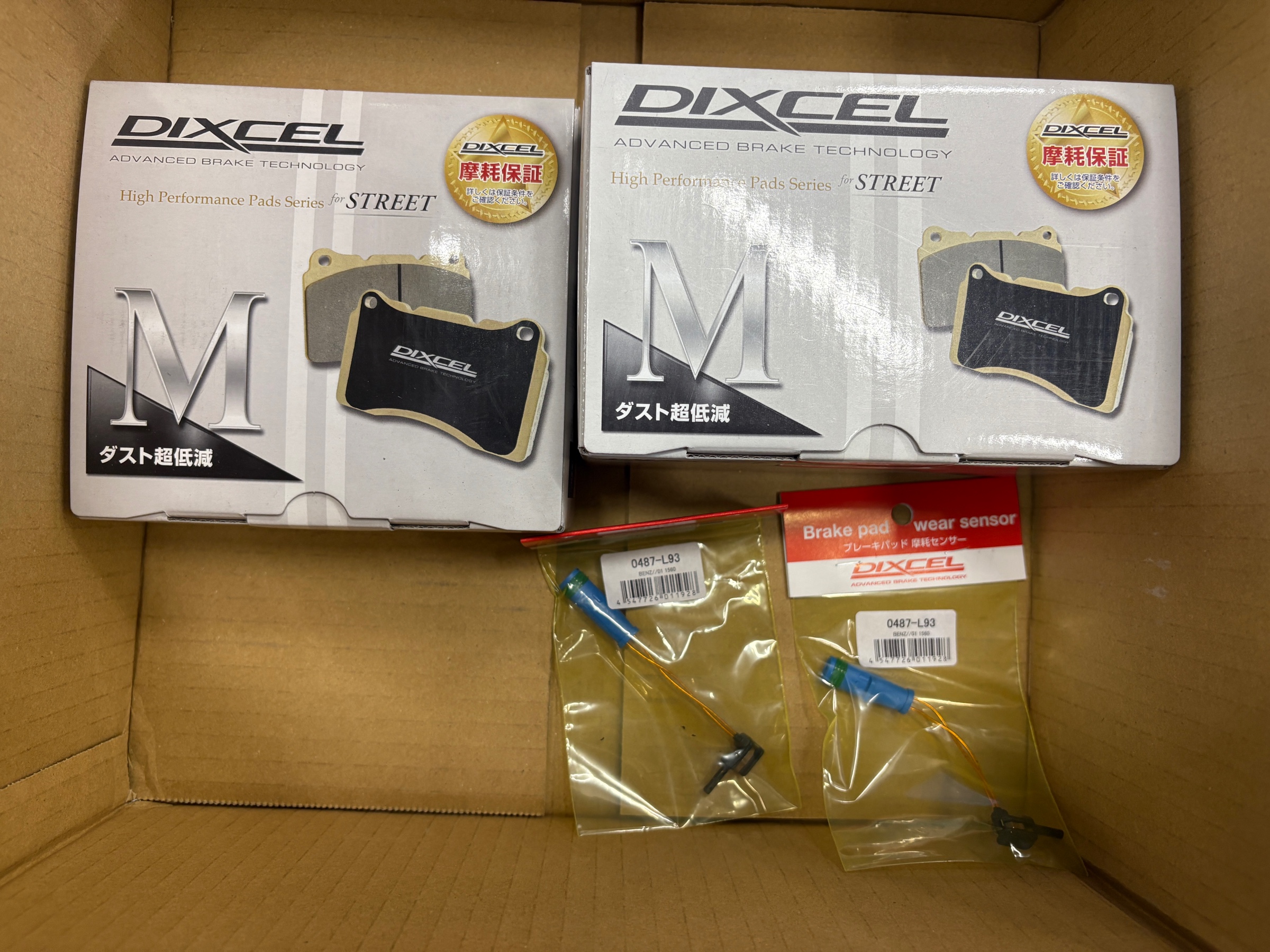 メルセデスAMG DIXCEL プレミアムタイプ低ダストブレーキパッド Mercedes AMG C43 × DIXCEL Mタイプ ブレーキパッド | 取り付け