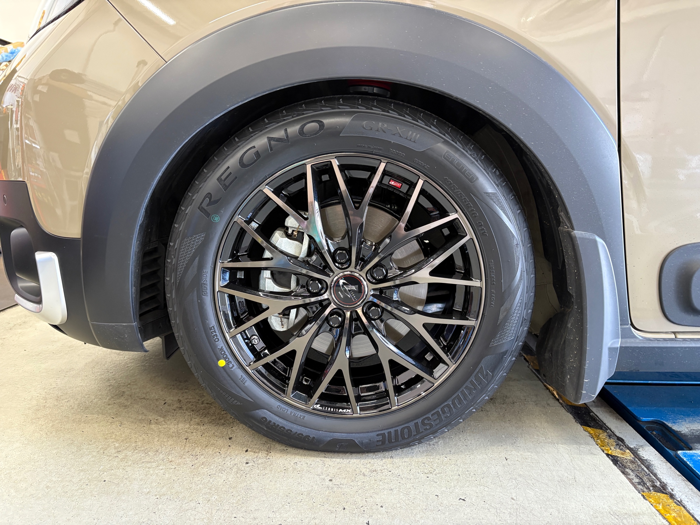 GT5系フリード 16.アルミホイール用ホイールロックナット 08W42