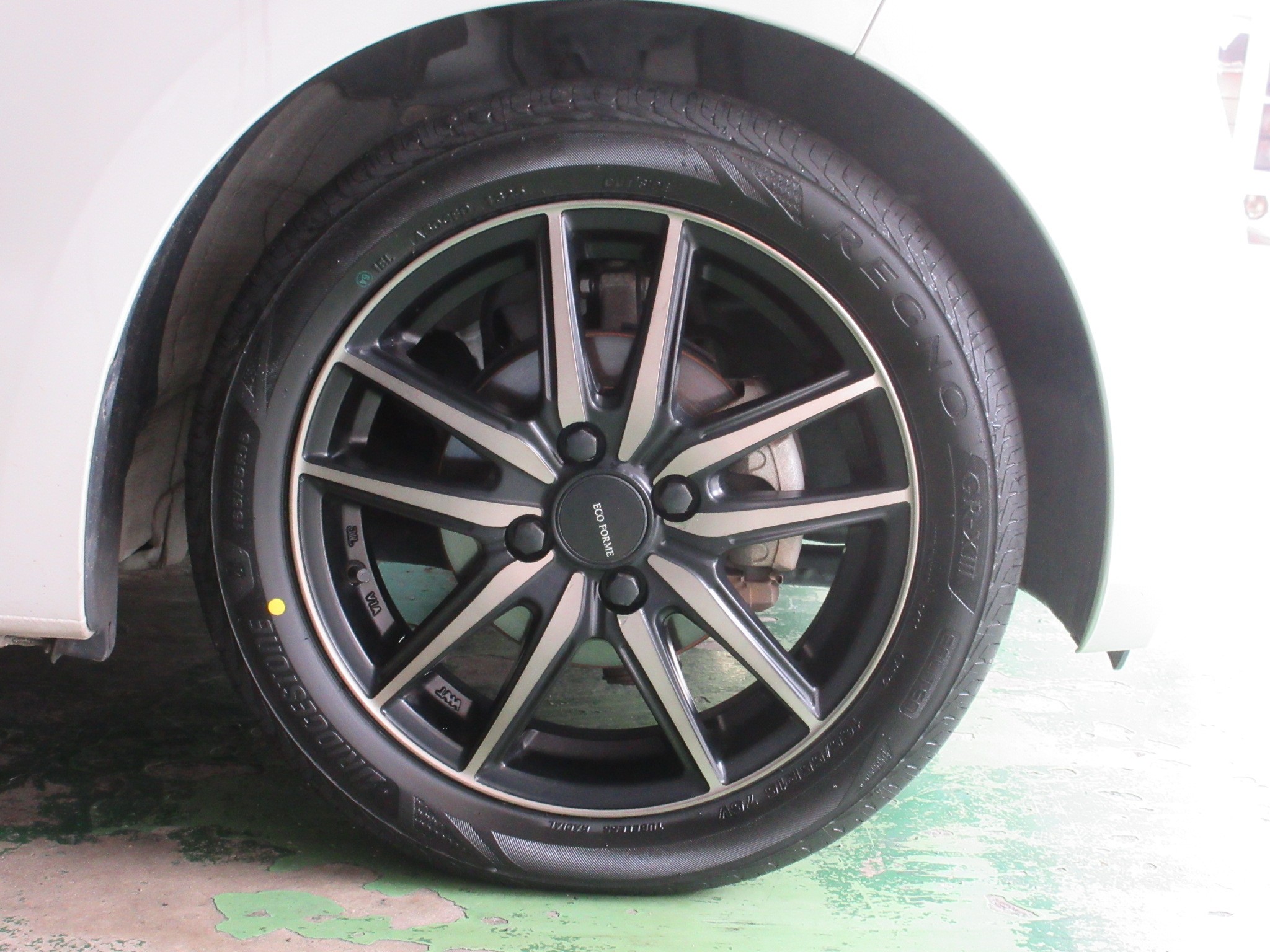 劣化が目立つタイヤを交換 | ホンダ N-BOX タイヤ | STAFF日記