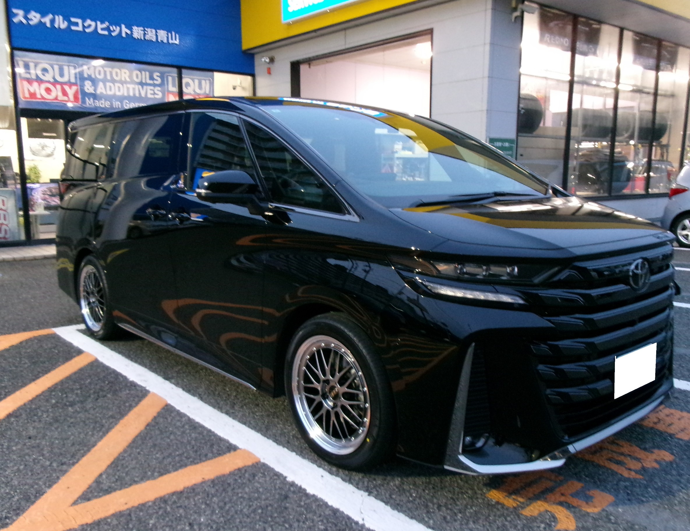 タイヤ交換！タイヤ交換！トヨタ ヴェルファイアHVにBBS アルミ鍛造2