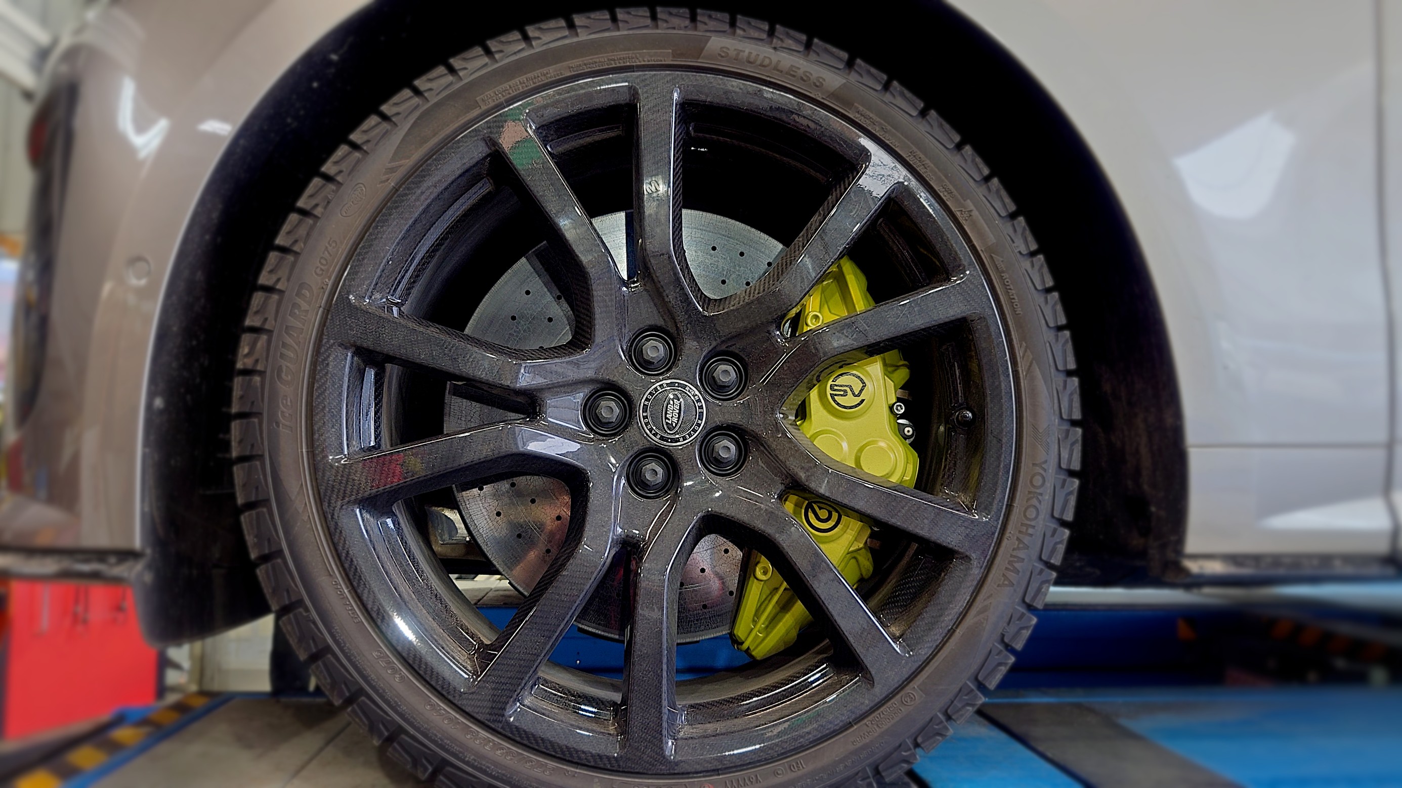 BC FORGED（BCフォージド）「EH175」 SATIN ROYAL GOLD の装着