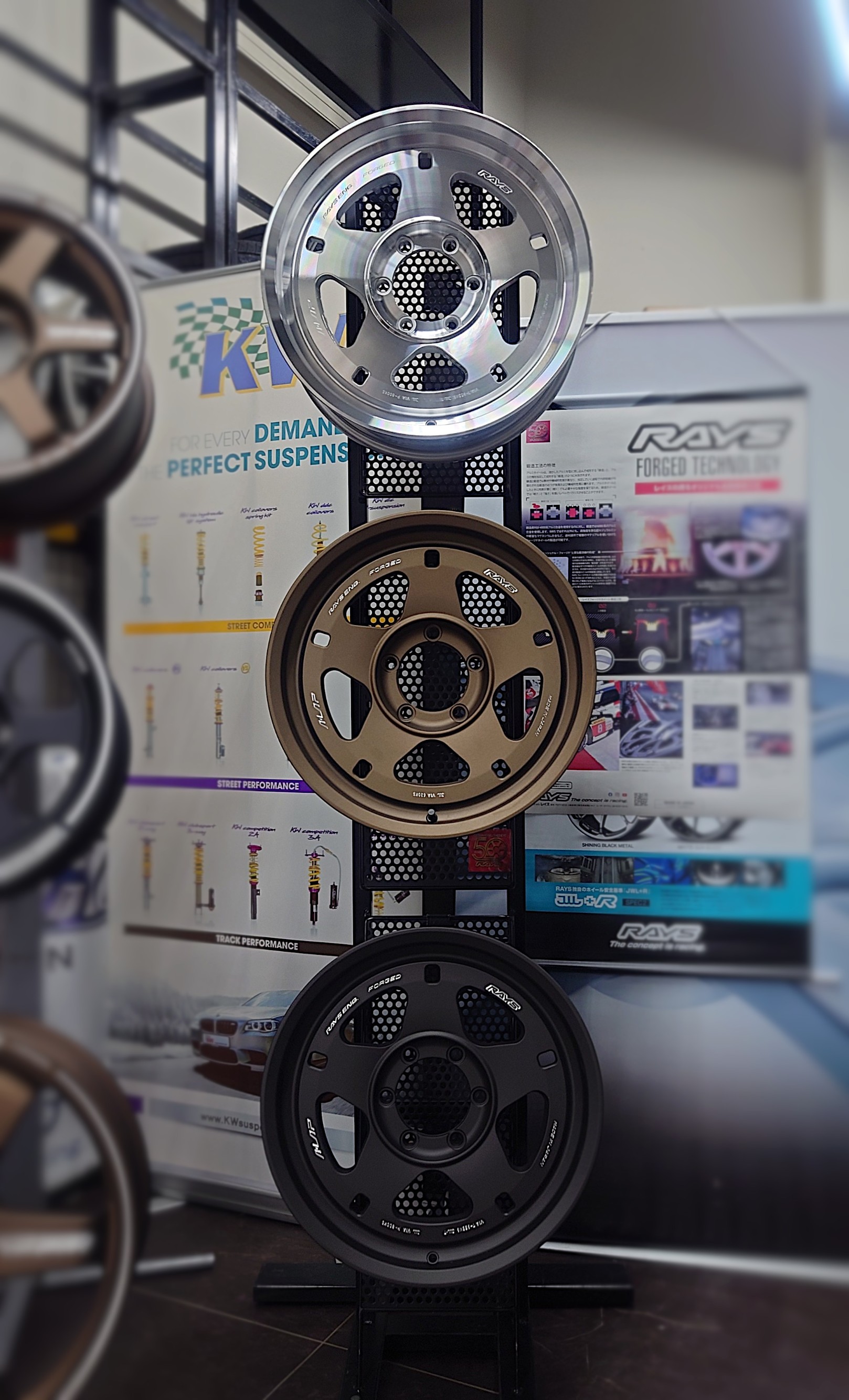 新色も登場して「A-LAP-05X」の 三食丼・・・ もとい、“三色 全色