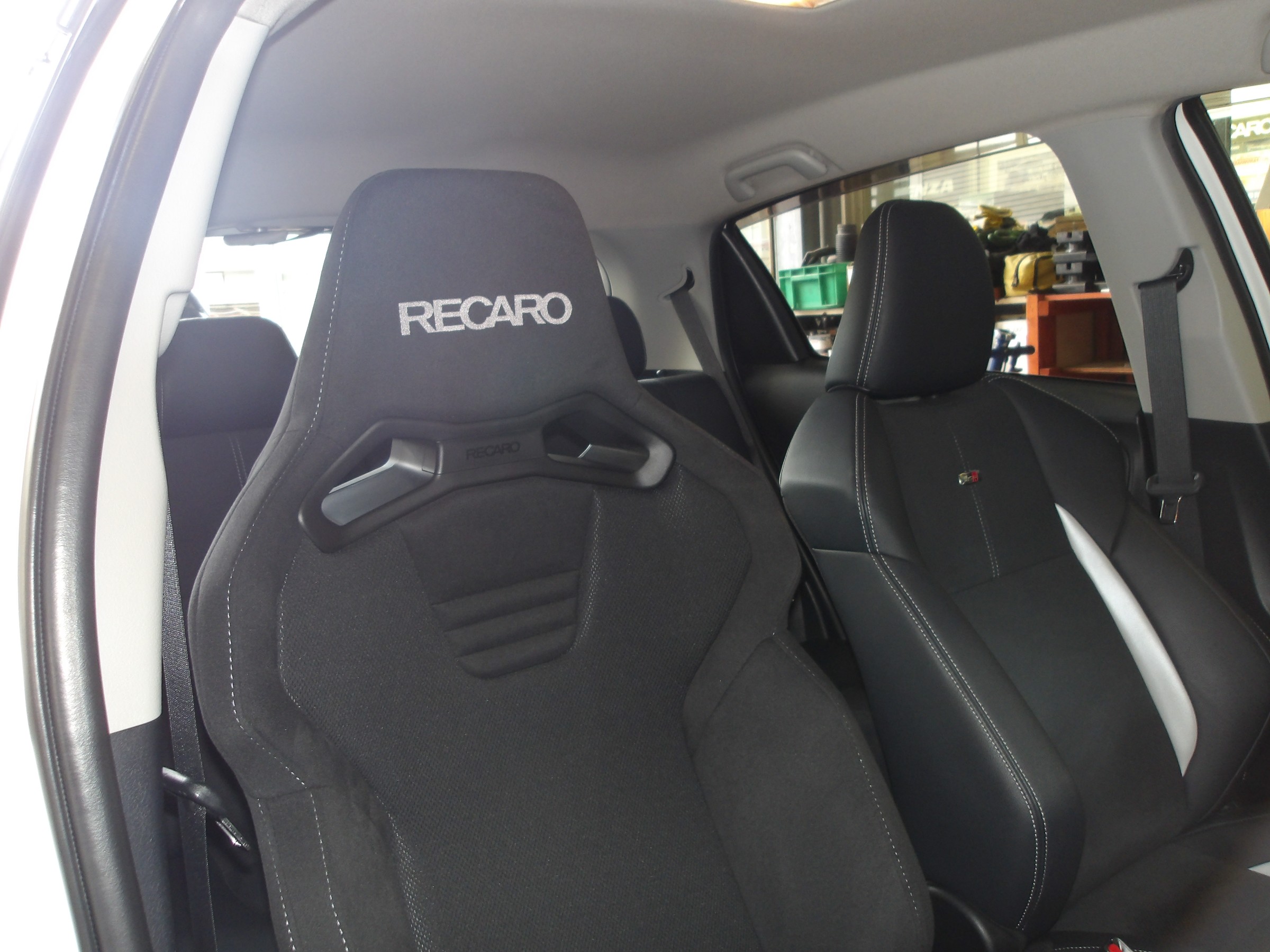 ヴィッツRS（NCP131）レカロ製リクライニングスポーツシート「SR-S