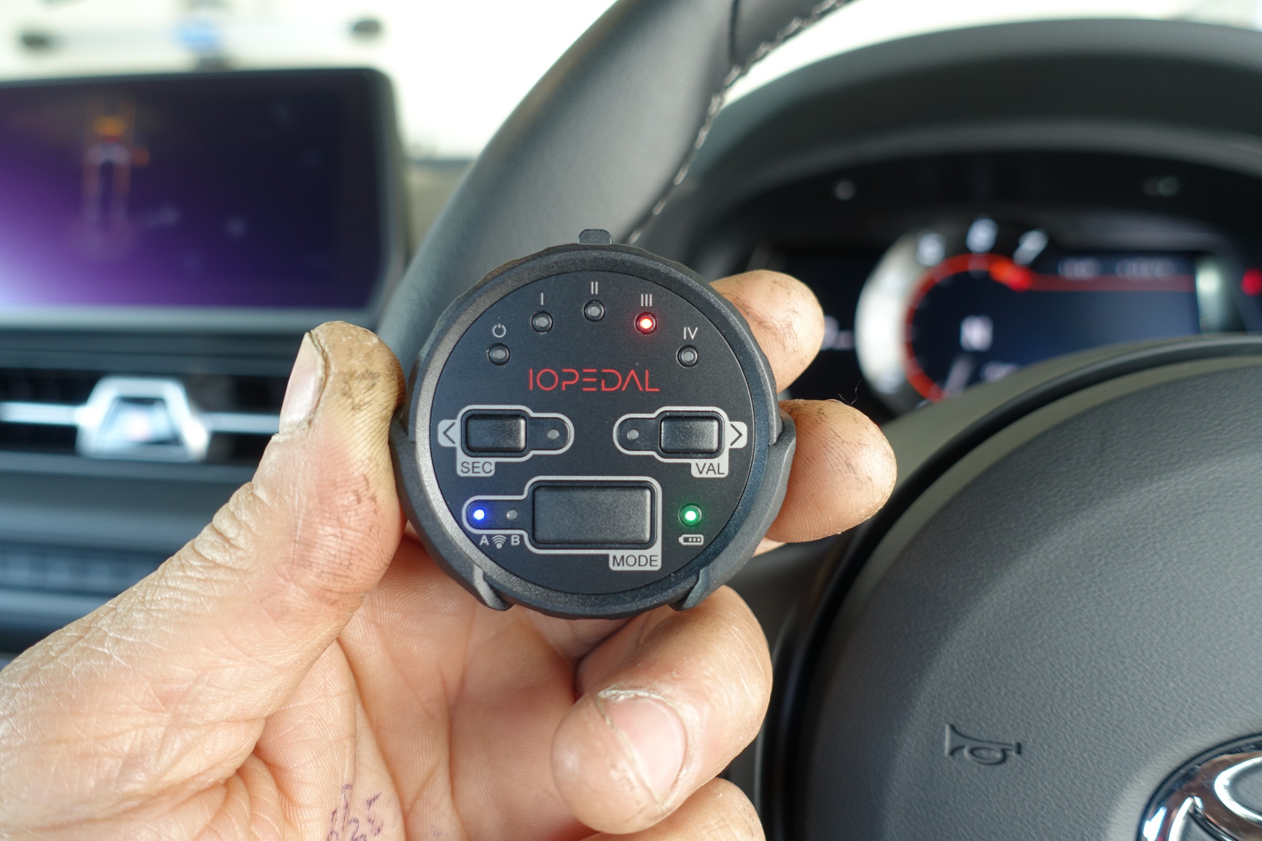 機能満載の新世代スロットルコントローラー「IO PEDAL」当店第一号で