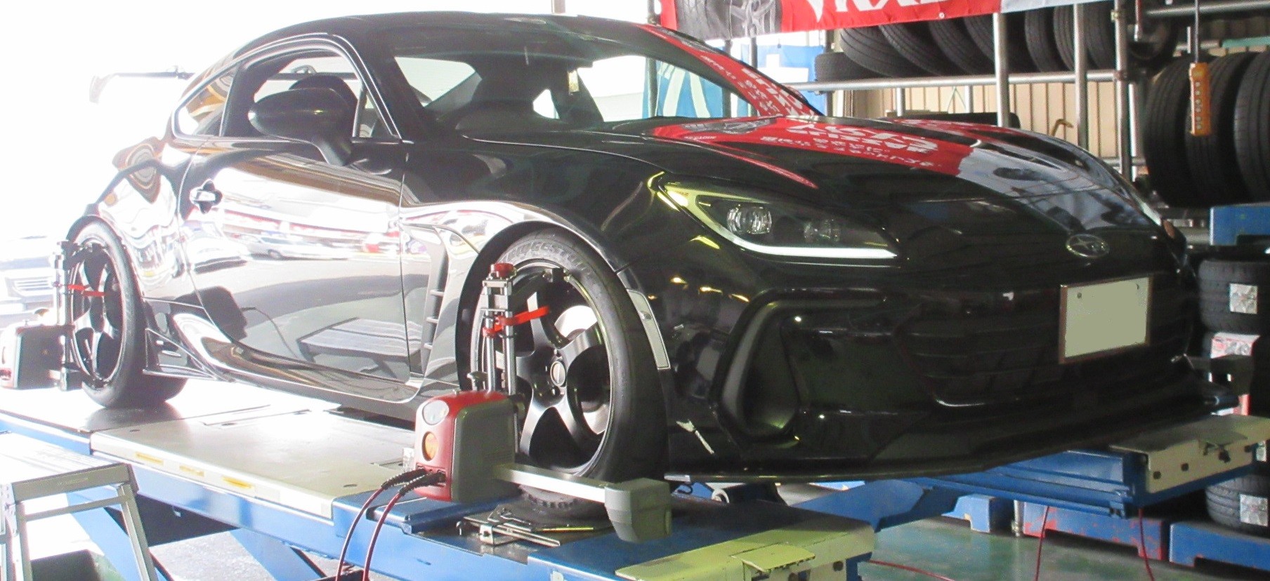 メーカー基準値ではなくオリジナルの数値でアライメント調整 | スバル