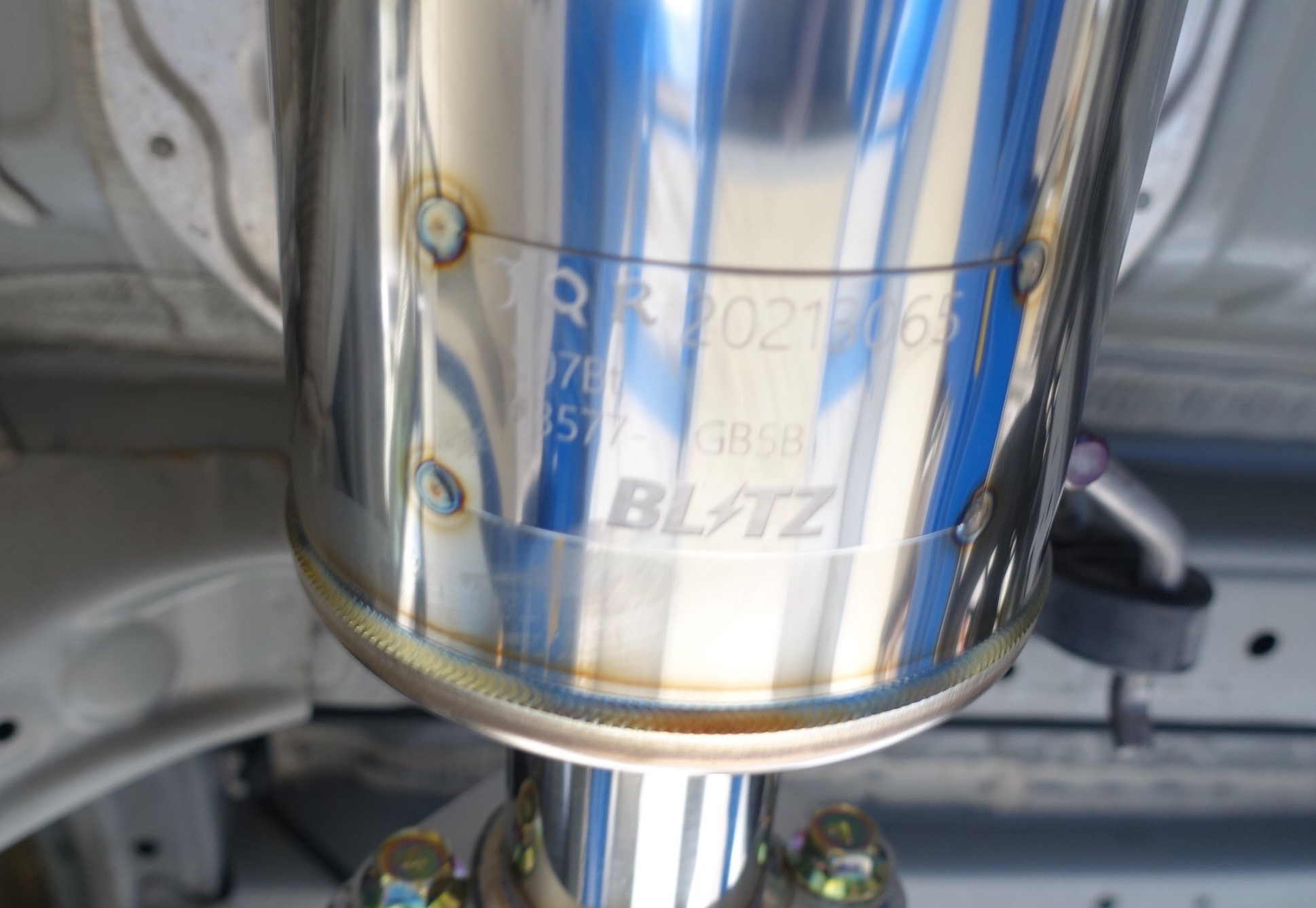 チタンカラーのデュアルテールで迫力のあるリアビューに大変身！ホンダ