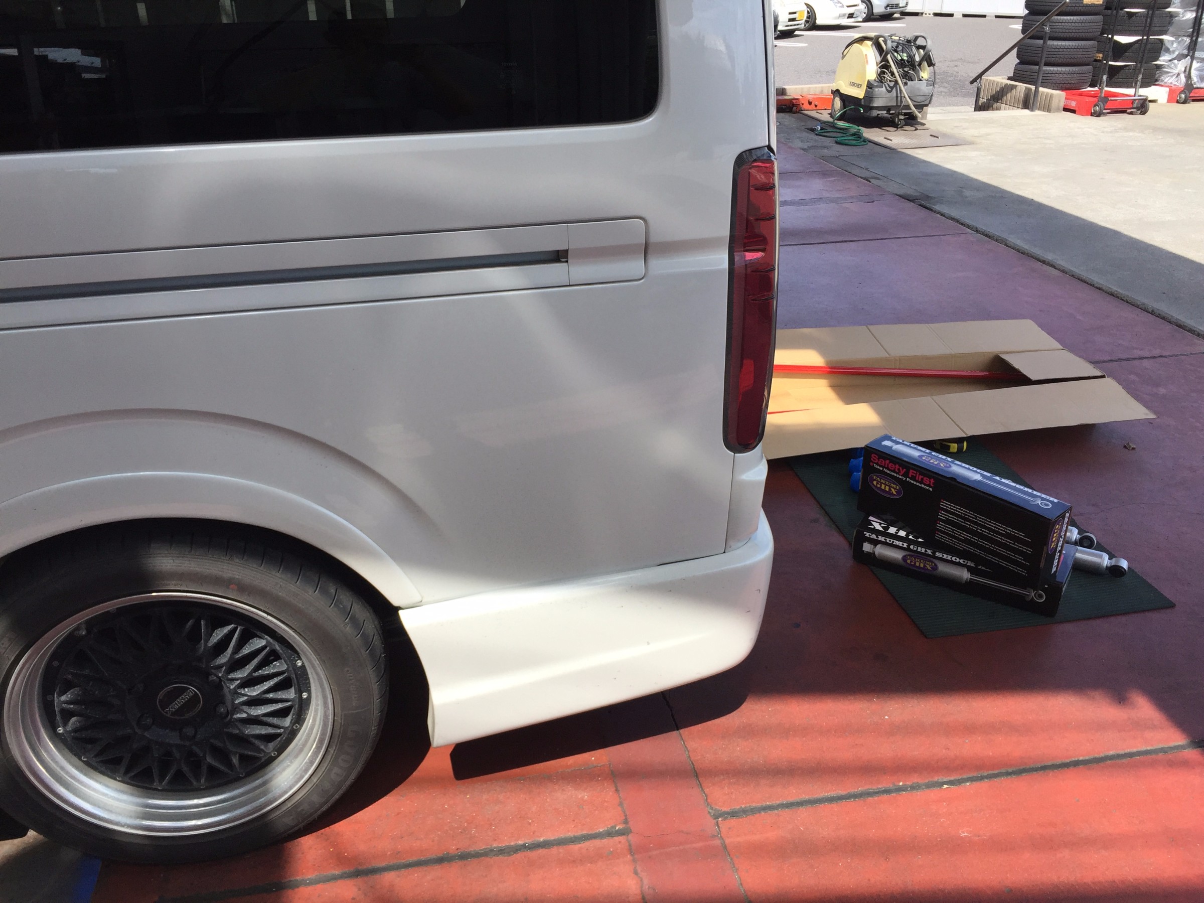 ハイエース Essex ショックアブソーバー