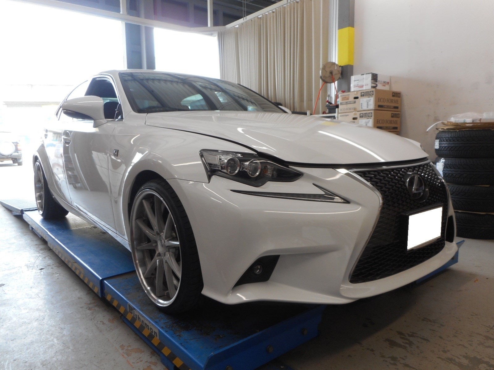 レクサスIS300h F-スポーツ AVE30 | カスタマイズ別ショーケース
