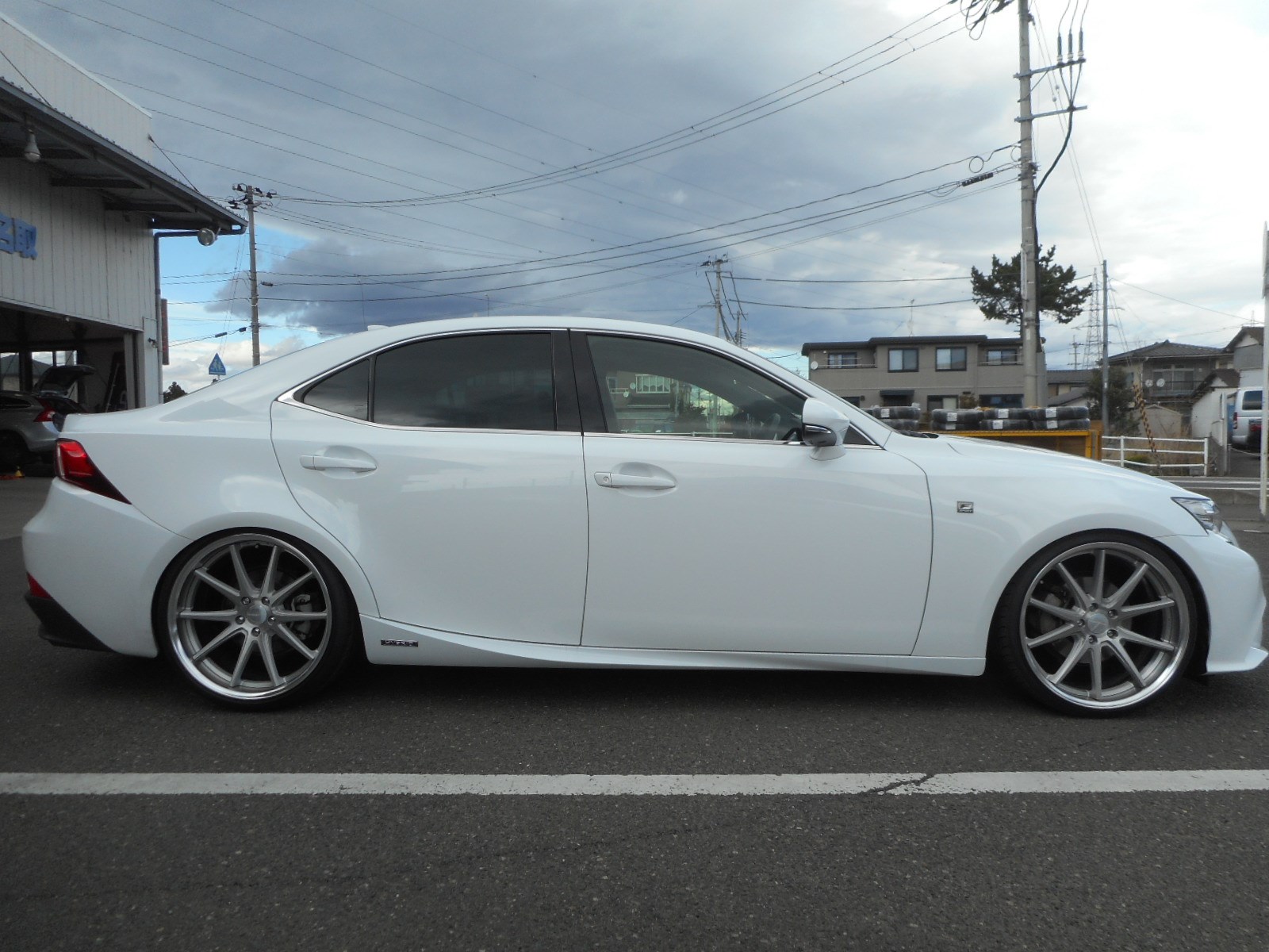 レクサスIS300h F-スポーツ AVE30 | カスタマイズ別ショーケース