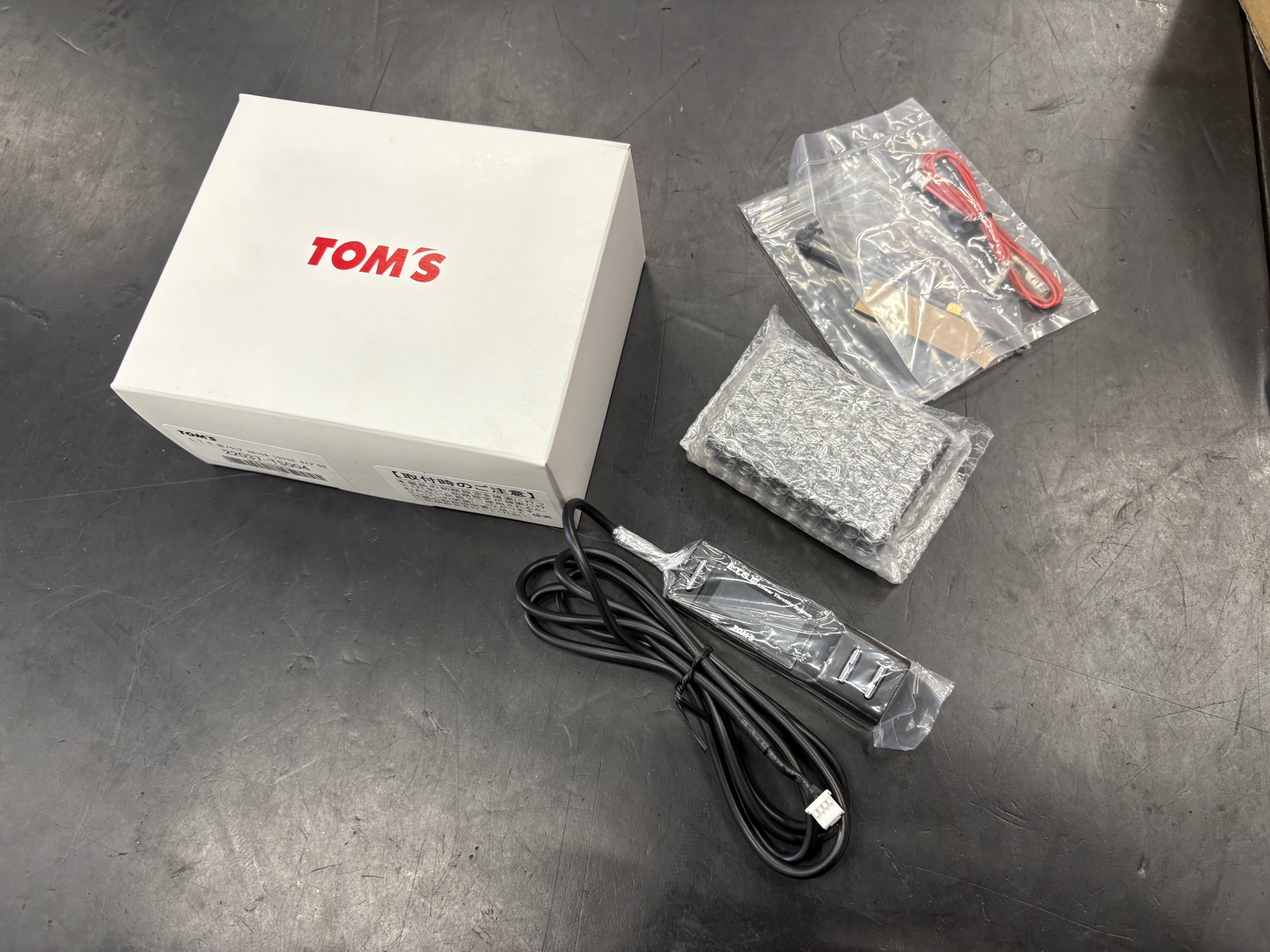 LEXUS LC500 URZ100 イグニッションコイル&スロコン取り付け