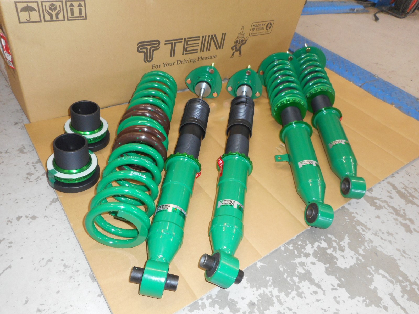 レクサスIS300h F-スポーツ AVE30 | カスタマイズ別ショーケース  