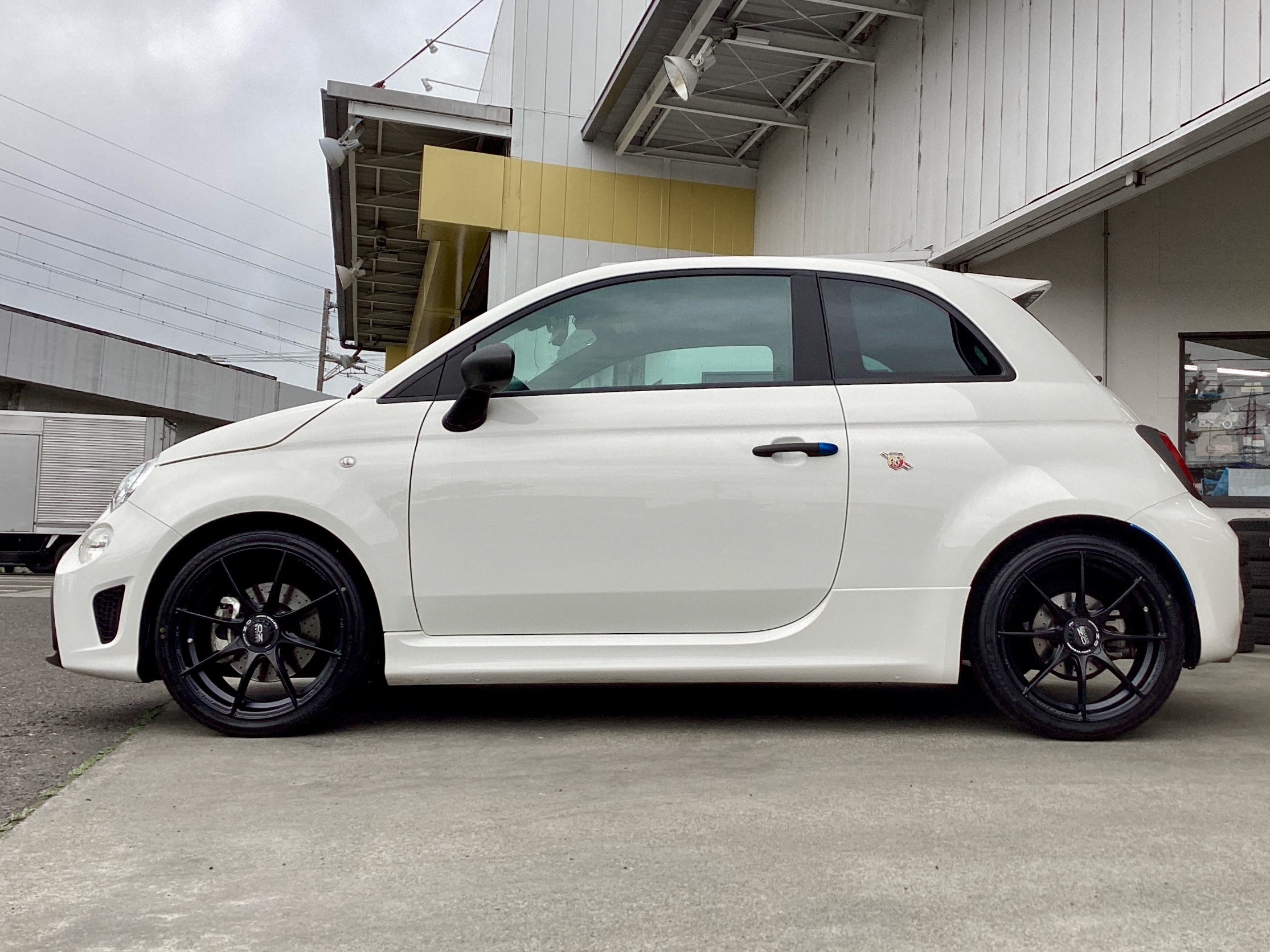 アバルト595 | オーナーズカーインデックス | カスタマイズカー紹介