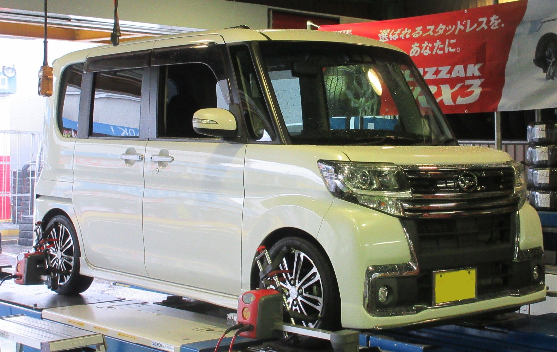 ローダウンスプリングでローダウンカスタムを施したタントカスタム