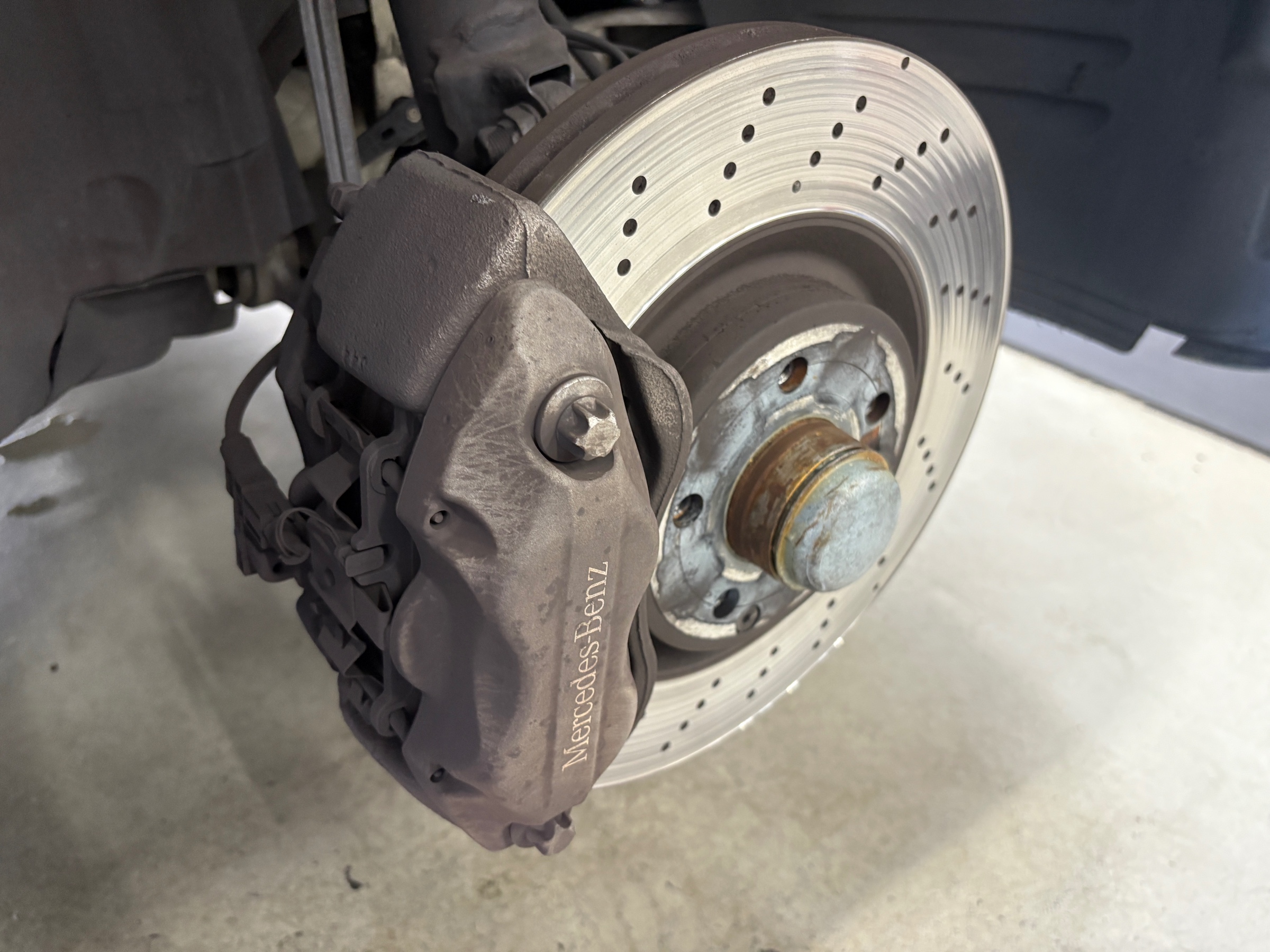 Mercedes-Benz CLS W218 ブレーキパッド・ローター交換 | メルセデス