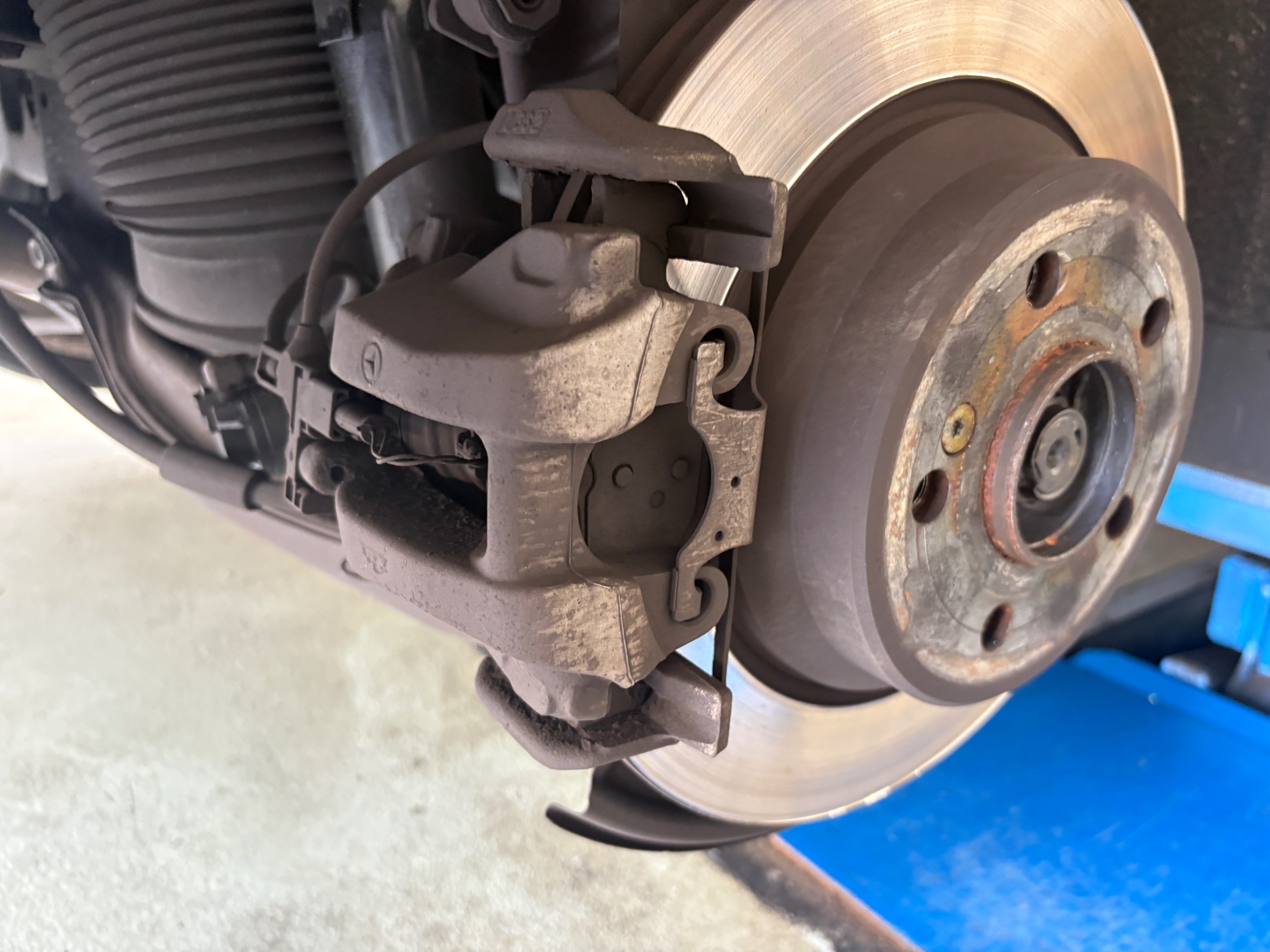 Mercedes-Benz CLS W218 ブレーキパッド・ローター交換 | メルセデス