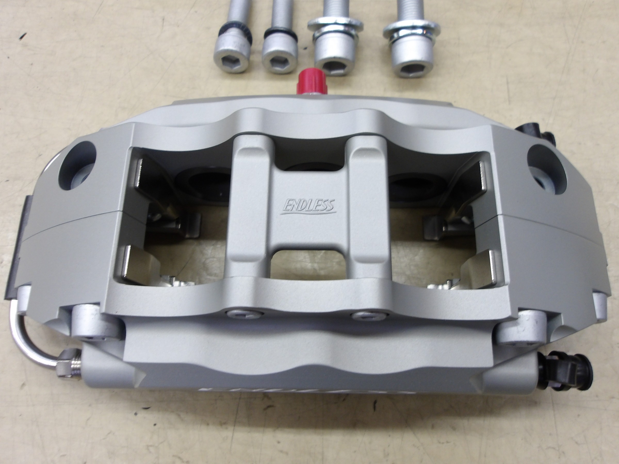 アルトワークス（HA36S）エンドレス製スポーツキャリパーキット