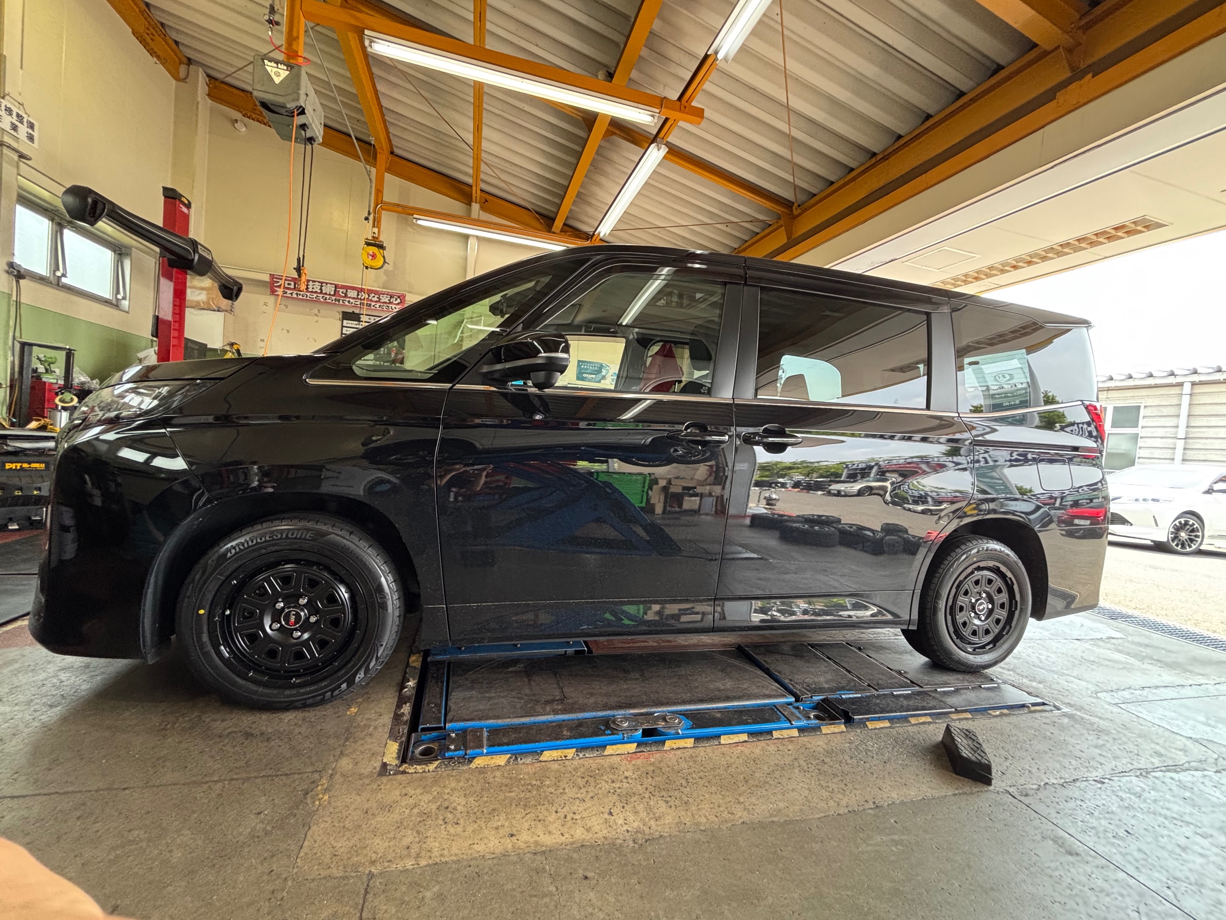 トヨタ ノアにレアマイスターLMG DS-10・Playz PX-RVⅡ | 今日の出来事